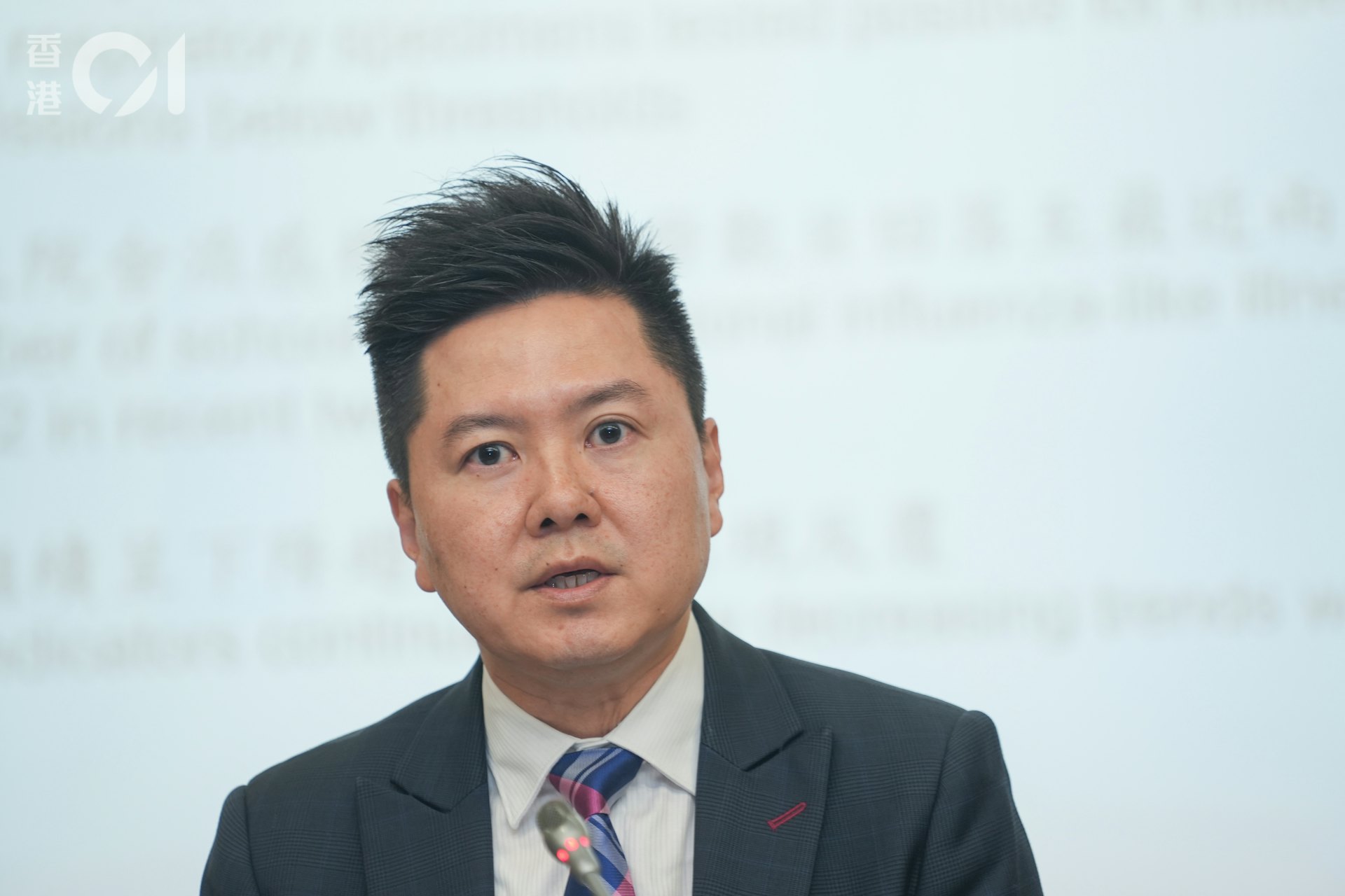 衞生署衞生防護中心總監徐樂堅指,周一(9月1日)是開學日,呼籲學校按食環署的滅蚊指引,加強防止校園範圍積水的工作及清除蚊子滋生的地方。(資料圖片/黃浩謙攝) 衞生署衞生防護中心總監徐樂堅指,周一(9月1日)是開學日,呼籲學校按食環署的滅蚊指引,加強防止校園範圍積水的工作及清除蚊子滋生的地方。(資料圖片/黃浩謙攝)