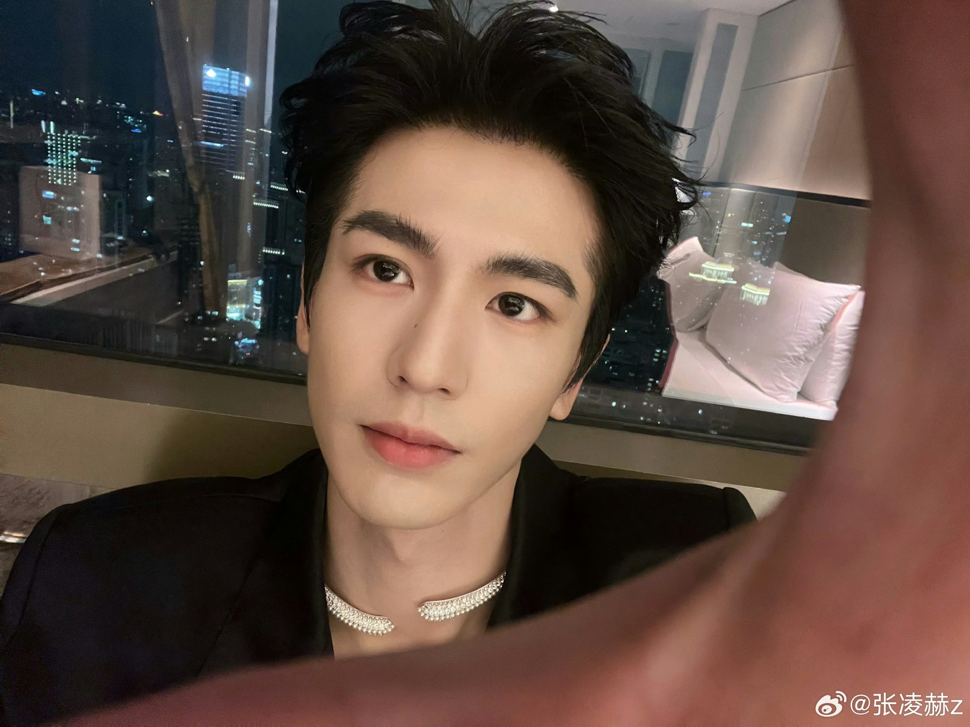 张凌赫完美外型令他收获不少粉丝。 (张凌赫微博图片) 张凌赫完美外型令他收获不少粉丝。 (张凌赫微博图片)