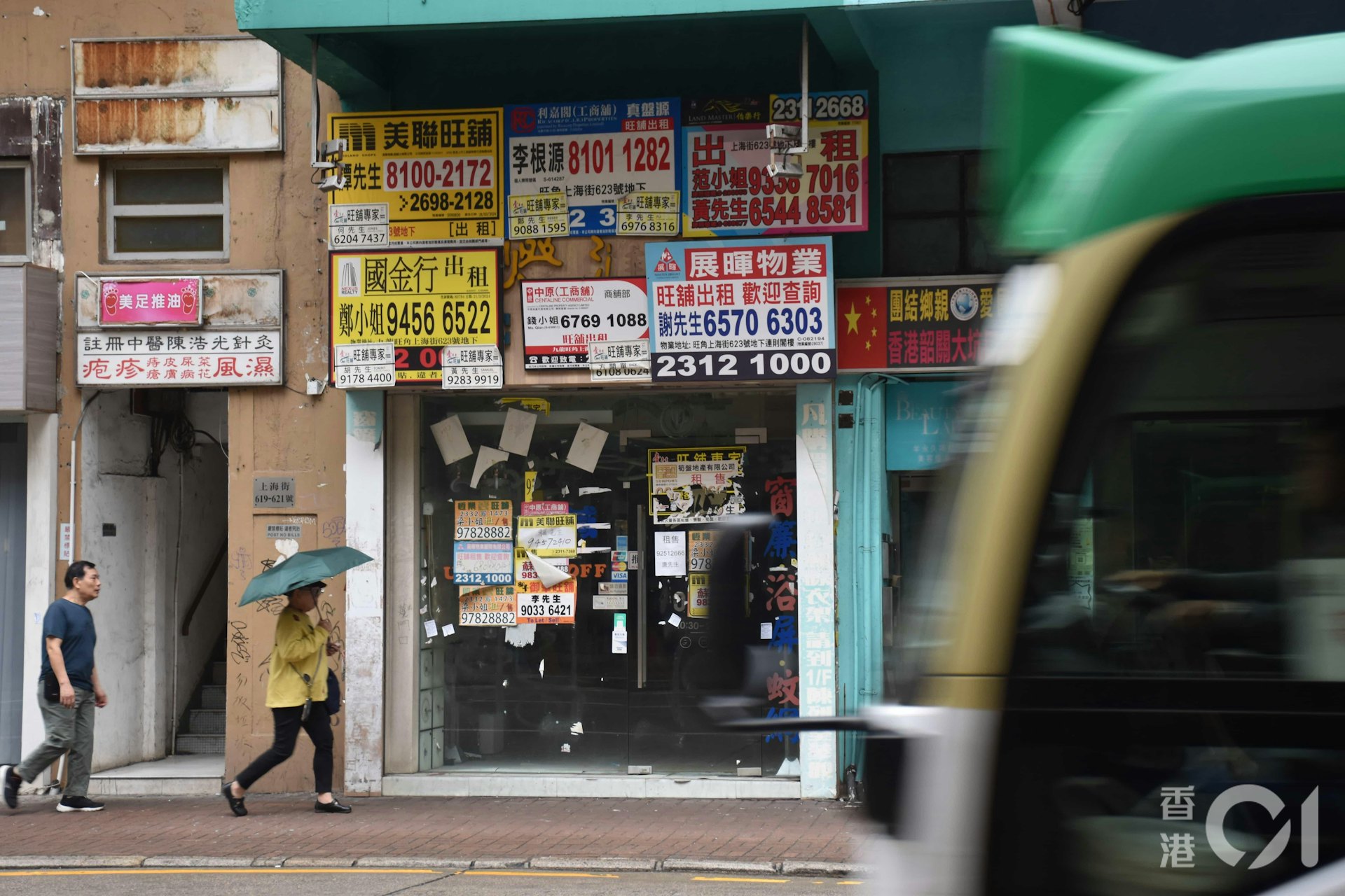 從事按揭貸款財務公司負責人Tommy表示,買家因銀行不願借錢或利息過高而無法承接,令工商舖物業市場陷入流動性枯竭的困境。(吳美松攝) 從事按揭貸款財務公司負責人Tommy表示,買家因銀行不願借錢或利息過高而無法承接,令工商舖物業市場陷入流動性枯竭的困境。(吳美松攝)