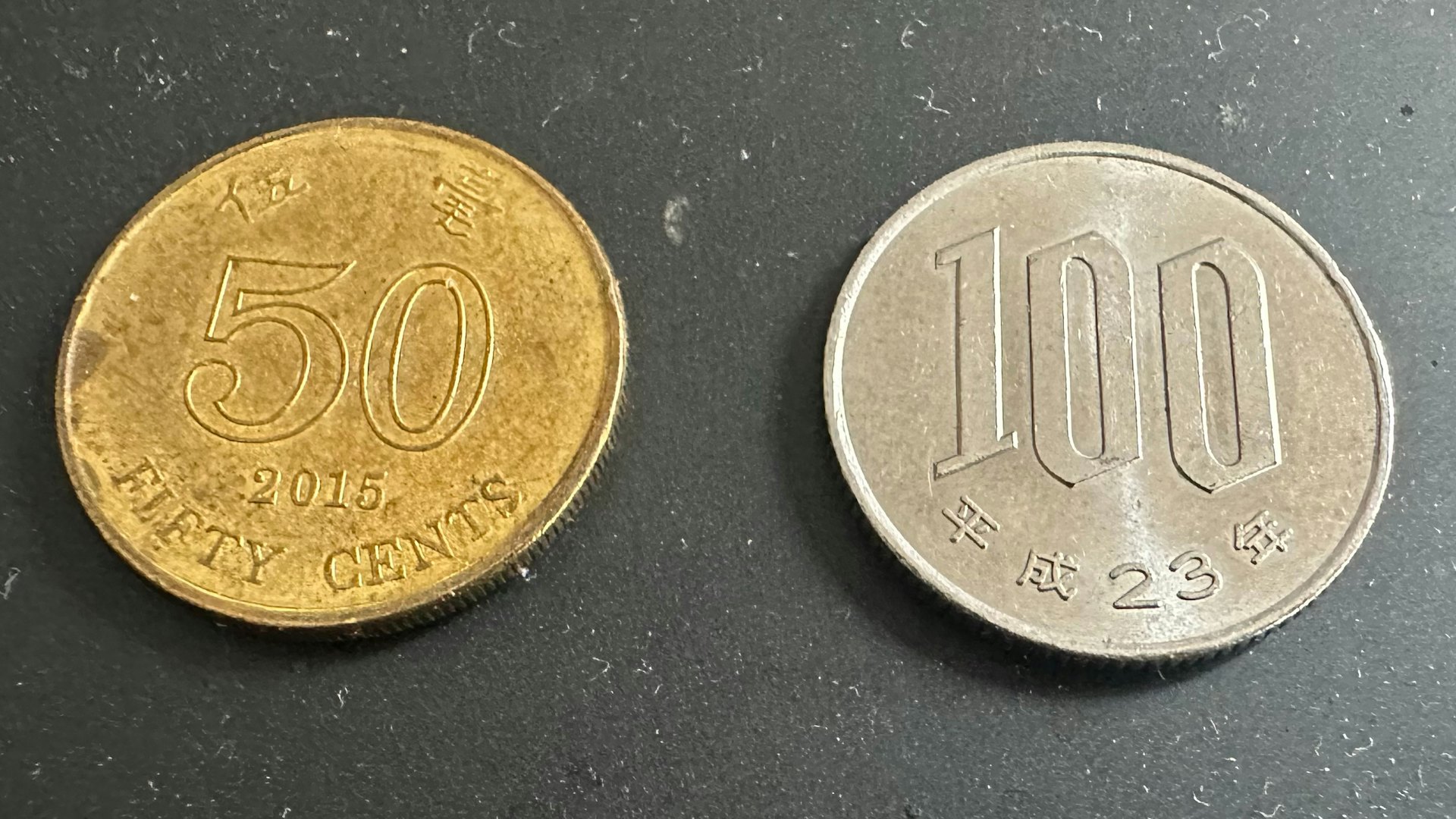 2025年3月30日,港人經常形容去日本旅遊是「返家鄉」,但近日來自鄉下德島縣三好市的一間店鋪就在網上撰文,指控有人用15枚港幣5毫充當日圓的100円硬幣投到他們的扭蛋機。店家在社交平台分享時間,望提醒其他店鋪留意。(網絡圖片) 2025年3月30日,港人經常形容去日本旅遊是「返家鄉」,但近日來自鄉下德島縣三好市的一間店鋪就在網上撰文,指控有人用15枚港幣5毫充當日圓的100円硬幣投到他們的扭蛋機。店家在社交平台分享時間,望提醒其他店鋪留意。(網絡圖片)