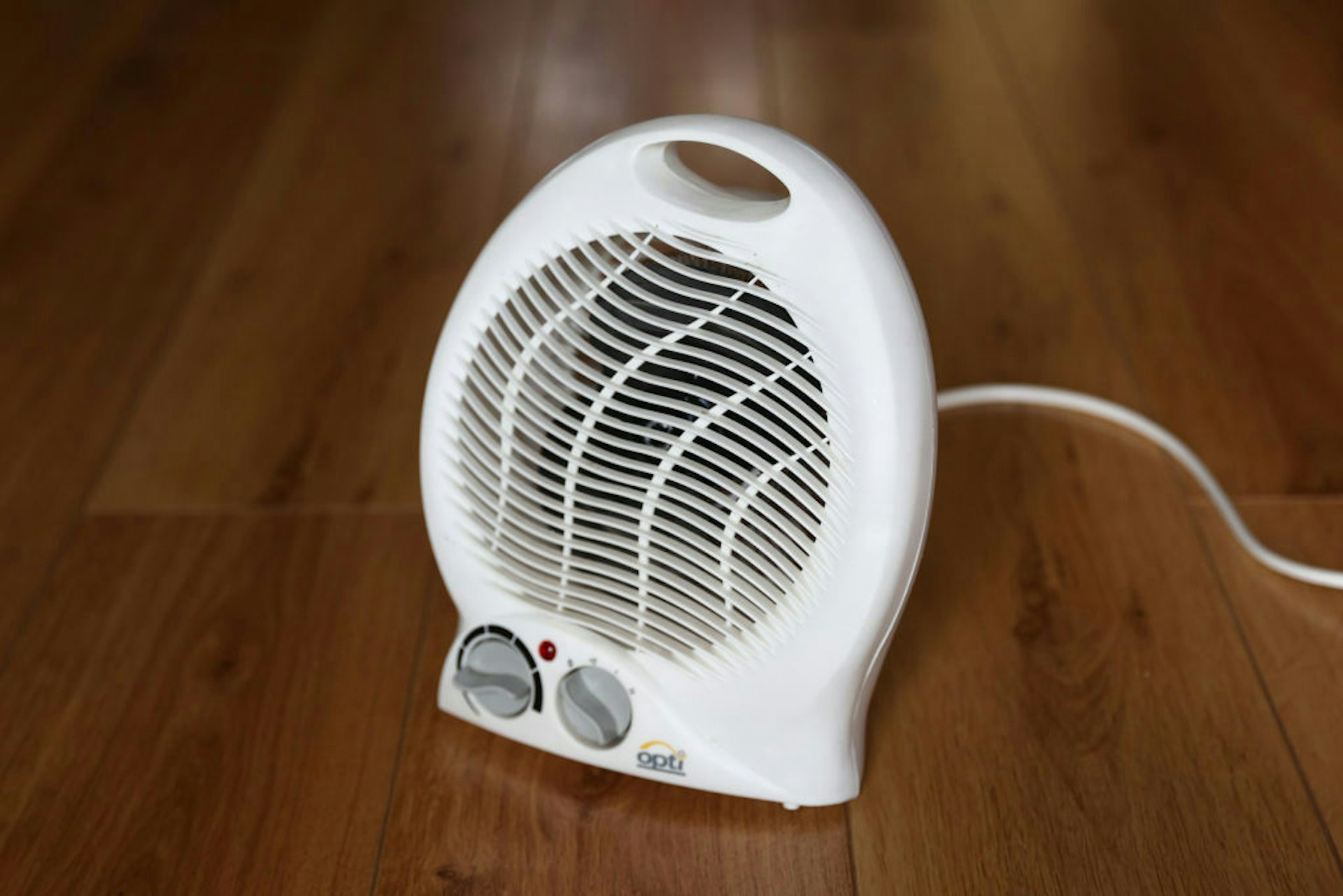 樓主回覆網民留言指,相信是電暖器用電量多。(示意圖) 樓主回覆網民留言指,相信是電暖器用電量多。(示意圖)