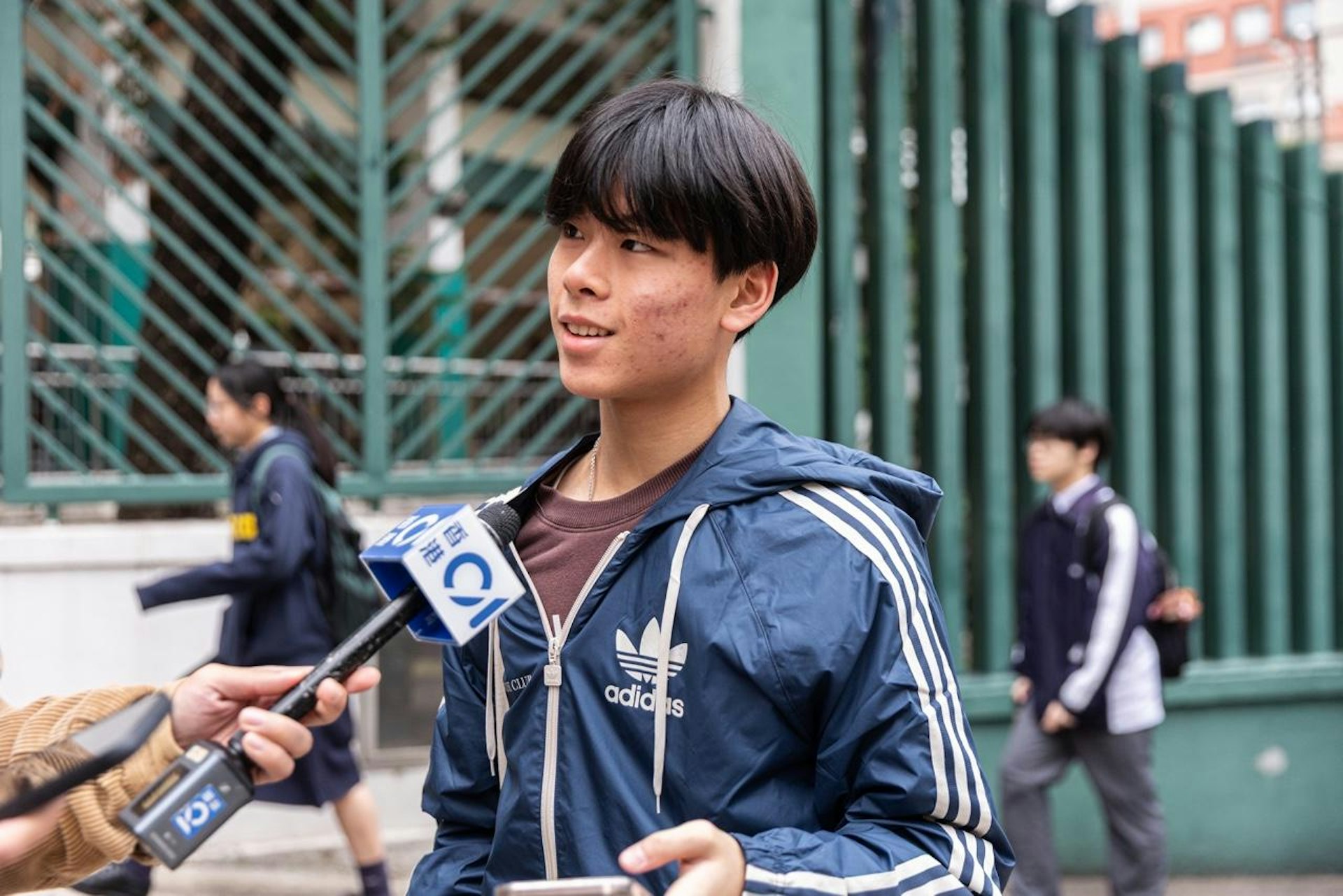 龔同學認為傳統的人手簽到較方便。(梁鵬威攝) 龔同學認為傳統的人手簽到較方便。(梁鵬威攝)