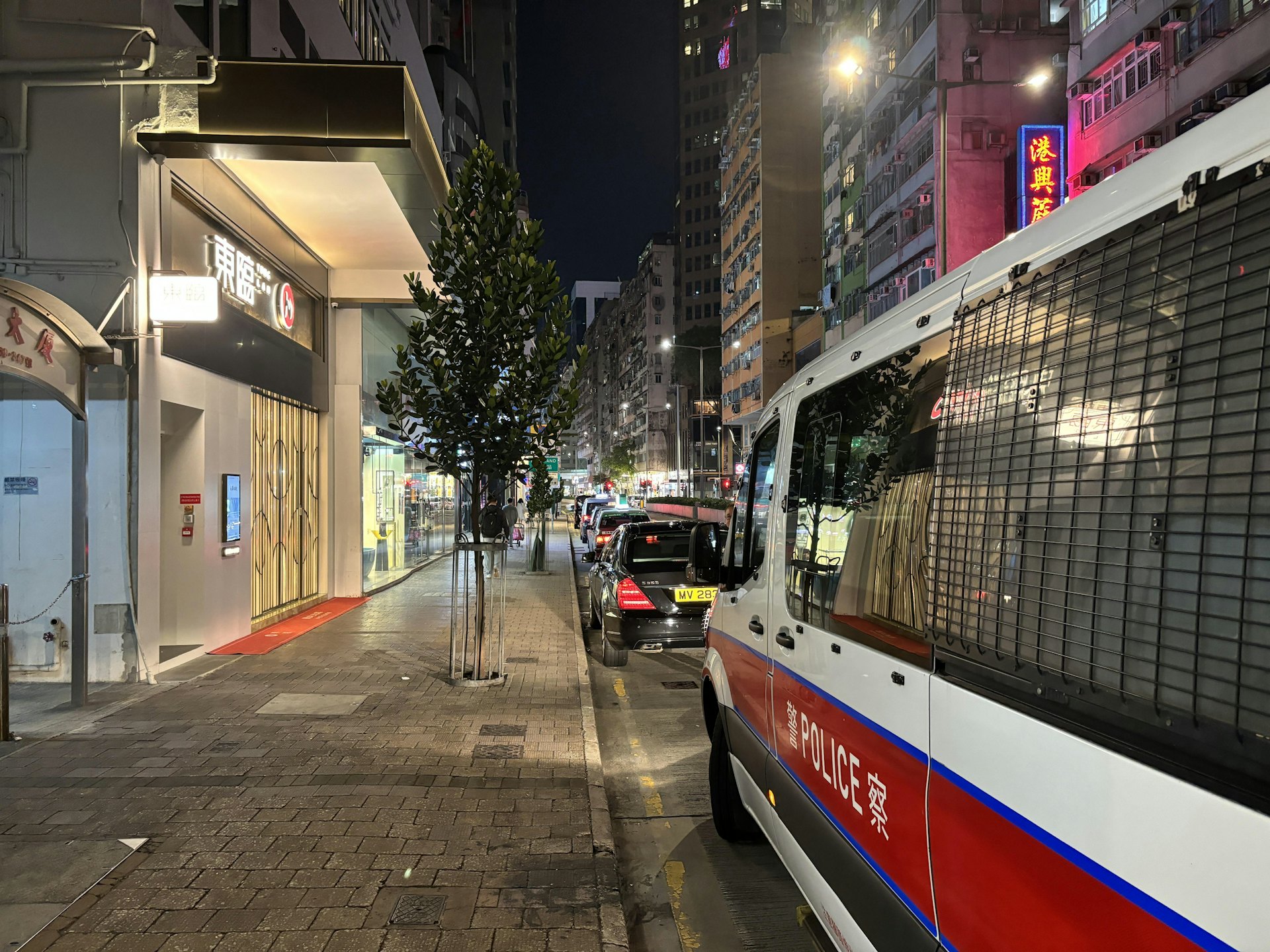 警方趕抵在附近一帶兜截,暫未拘捕任何人。(陳浩然攝) 警方趕抵在附近一帶兜截,暫未拘捕任何人。(陳浩然攝)