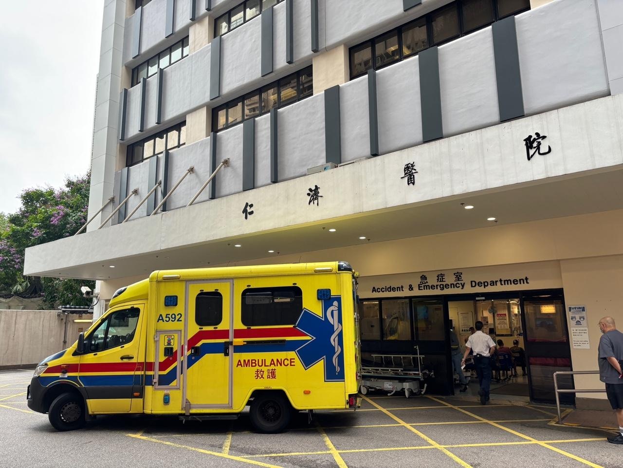 事主由救護車送到仁濟醫院搶救，但終證不治。（資料圖片）