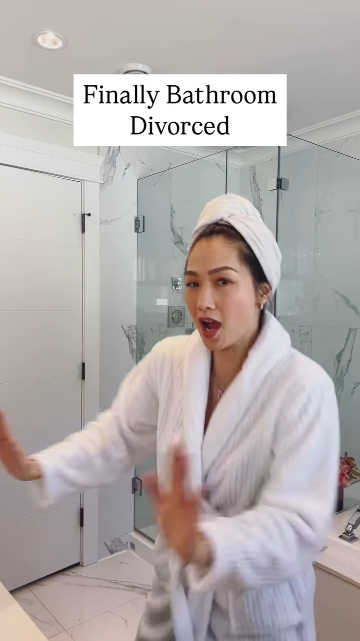 原來她只是宣布「Bathroom divorced」，即兩夫妻分開使用浴室。（影片截圖）