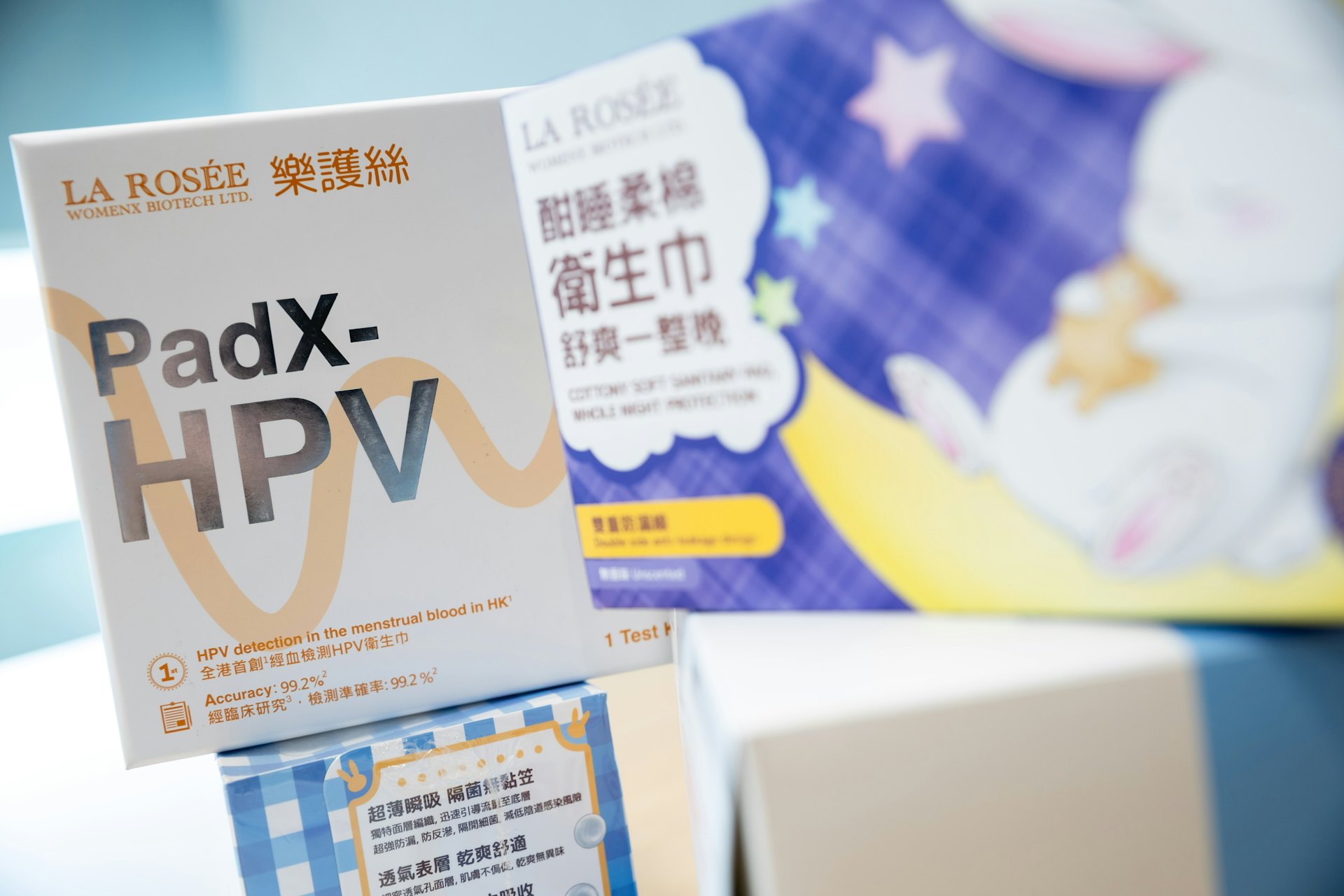 更開創了全球首款可檢測HPV的衛生巾產品PadX-HPV,並於去年12月在萬寧上架。(夏家朗攝) 更開創了全球首款可檢測HPV的衛生巾產品PadX-HPV,並於去年12月在萬寧上架。(夏家朗攝)