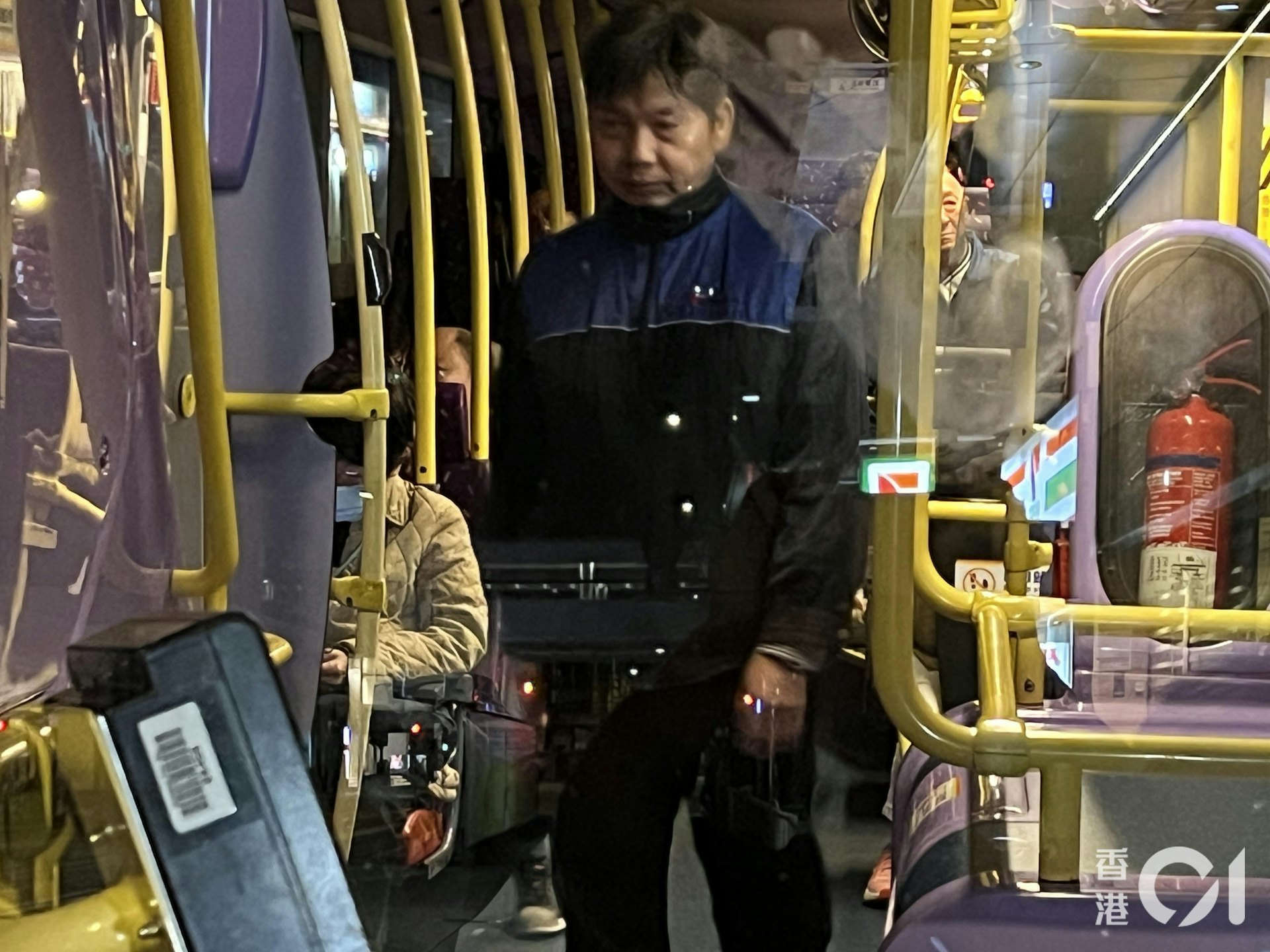 車長在場協助調查。(李家傑攝)