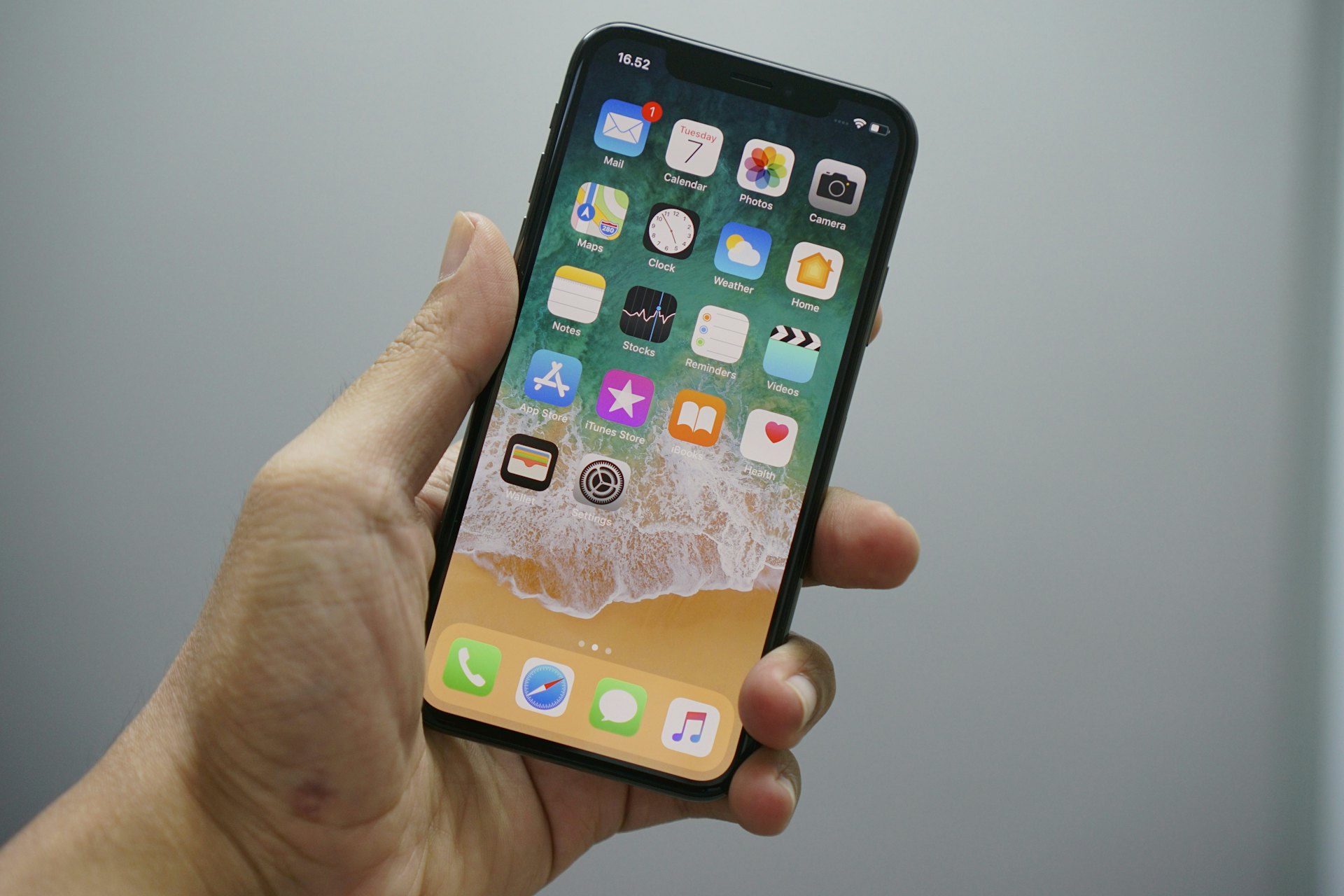 未來一部iPhone Pro Max可能會漲幅超過30%至40%,要價近2,300美金。(unsplash@bhaguz) 未來一部iPhone Pro Max可能會漲幅超過30%至40%,要價近2,300美金。(unsplash@bhaguz)