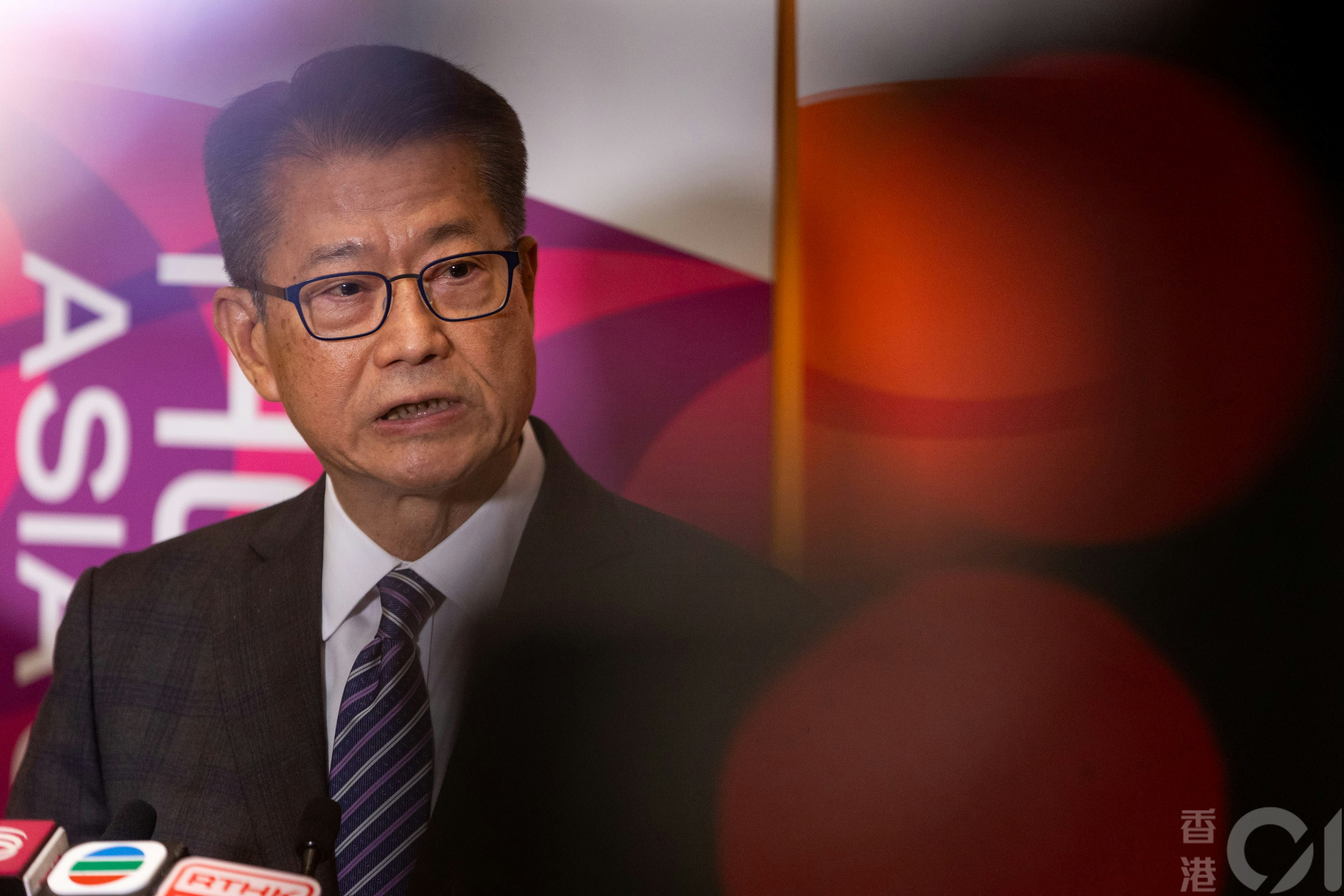 財政司司長陳茂波指，正加緊推動建立黃金中央結算系統，以提升香港黃金交易及實物交割的可靠性及效率。（夏家朗攝)