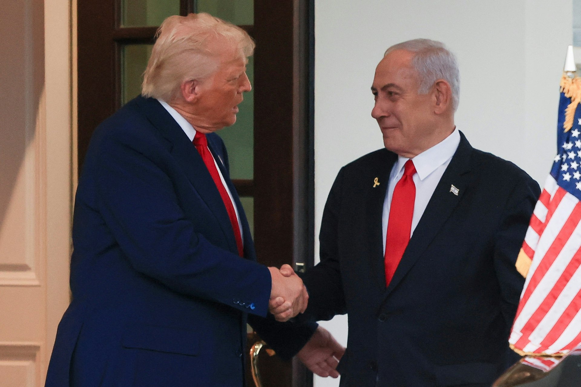 圖為2025年4月7日,美國總統特朗普(Donald Trump)與到訪的以色列總理內塔尼雅胡(Benjamin Netanyahu)會面。(Reuters) 圖為2025年4月7日,美國總統特朗普(Donald Trump)與到訪的以色列總理內塔尼雅胡(Benjamin Netanyahu)會面。(Reuters)