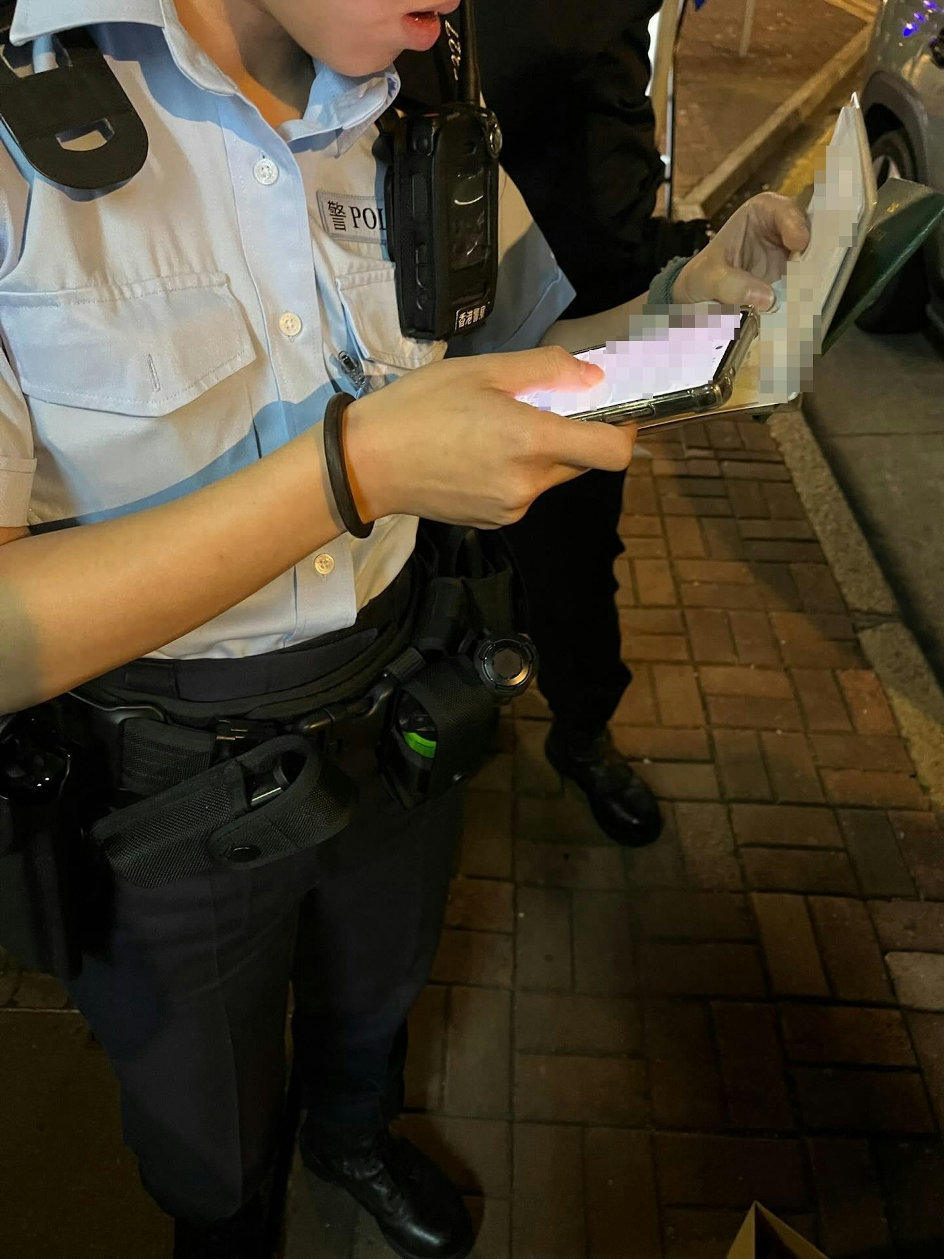 有台灣女生近日到香港旅遊,表示於旺角街頭等朋友時被香港警察截查。(Threads圖片) 有台灣女生近日到香港旅遊,表示於旺角街頭等朋友時被香港警察截查。(Threads圖片)