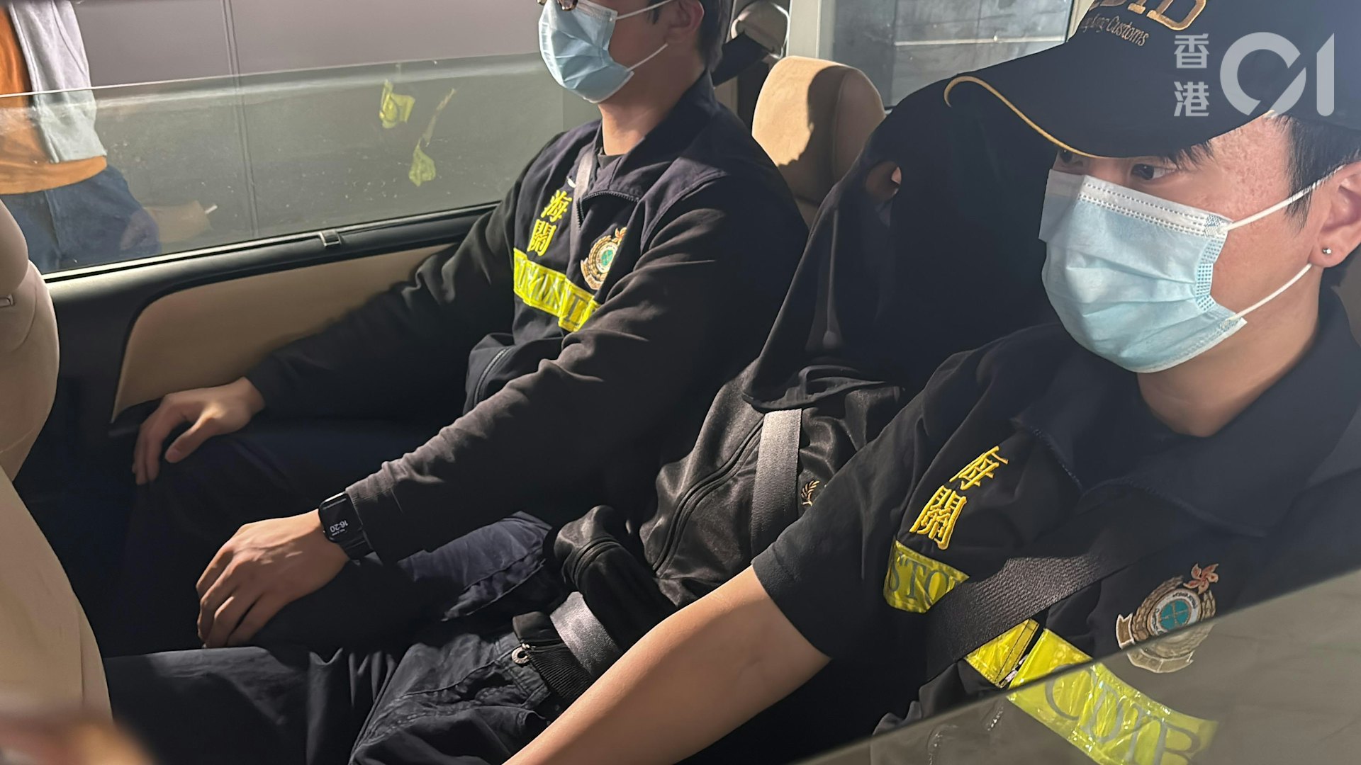 20歲無業男將家人大埔村屋做毒品倉 海關拉人檢$100萬大麻及製品 20歲無業男將家人大埔村屋做毒品倉 海關拉人檢$100萬大麻及製品