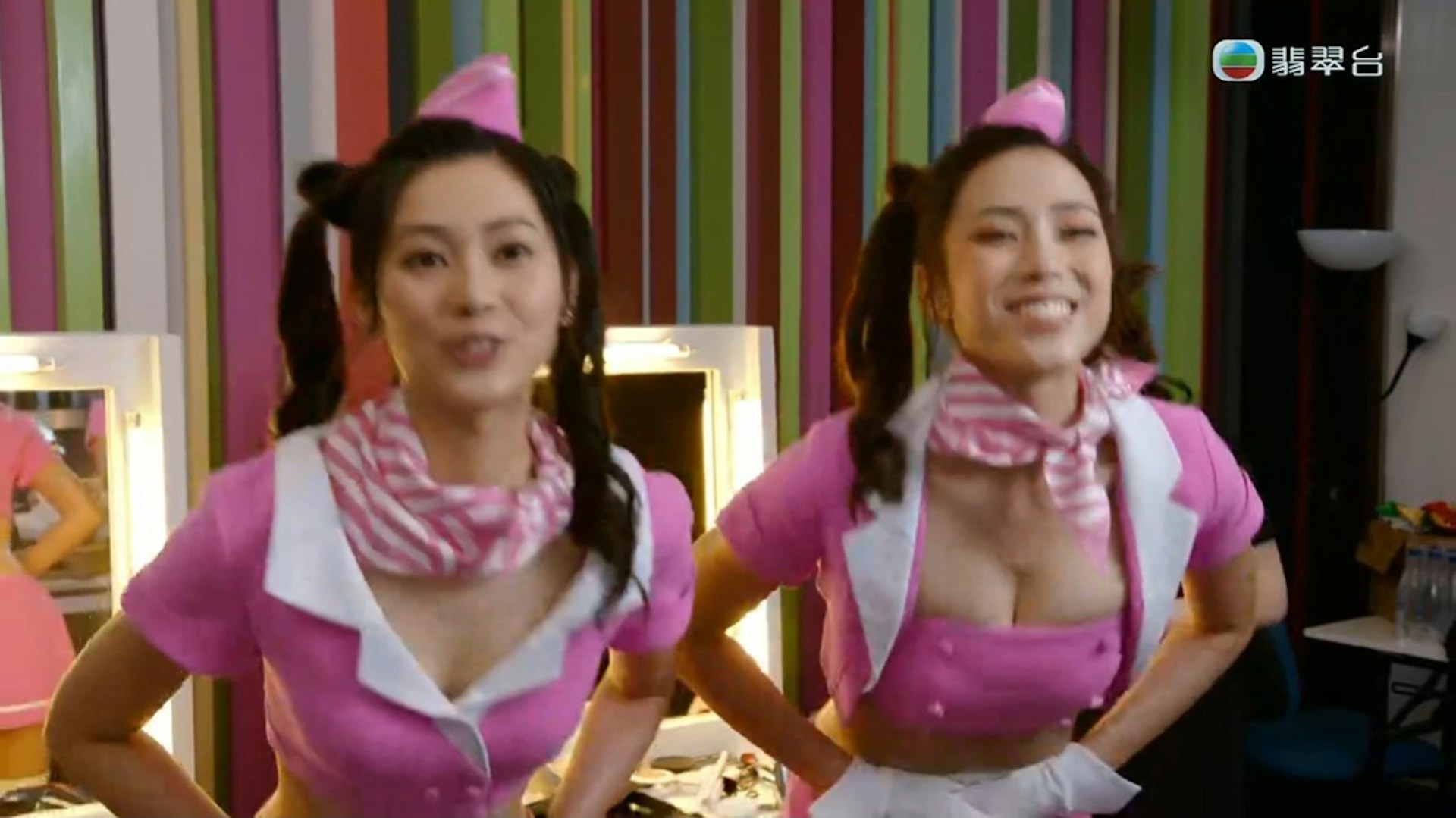 「空姐裝」。(節目截圖) 「空姐裝」。(節目截圖)