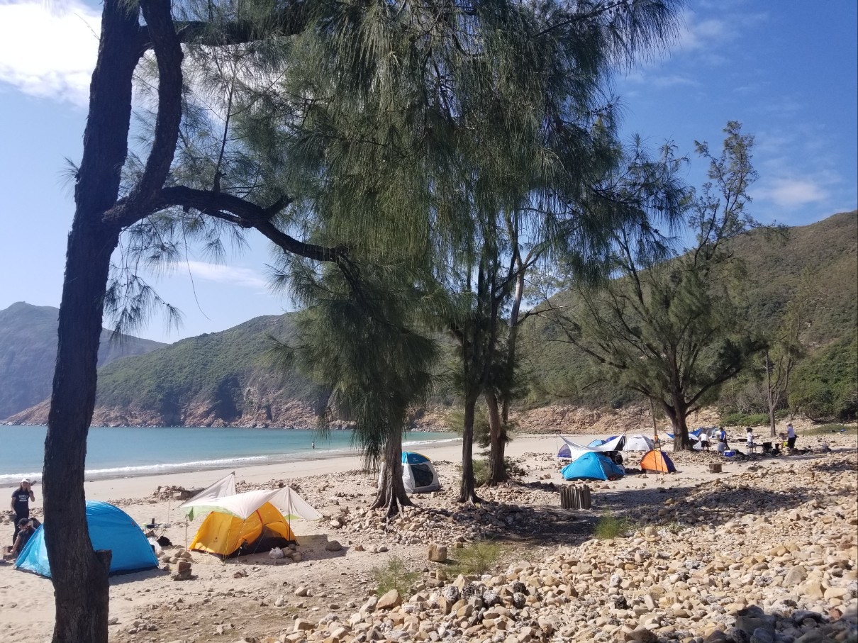 一名50餘歲男子在西貢白腊灣碼頭往萬宜路,途中暈倒。