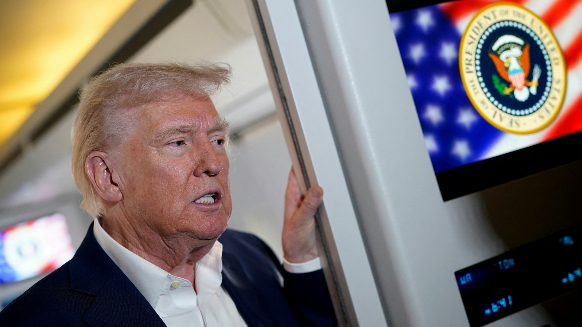 世界中了特朗普圈套