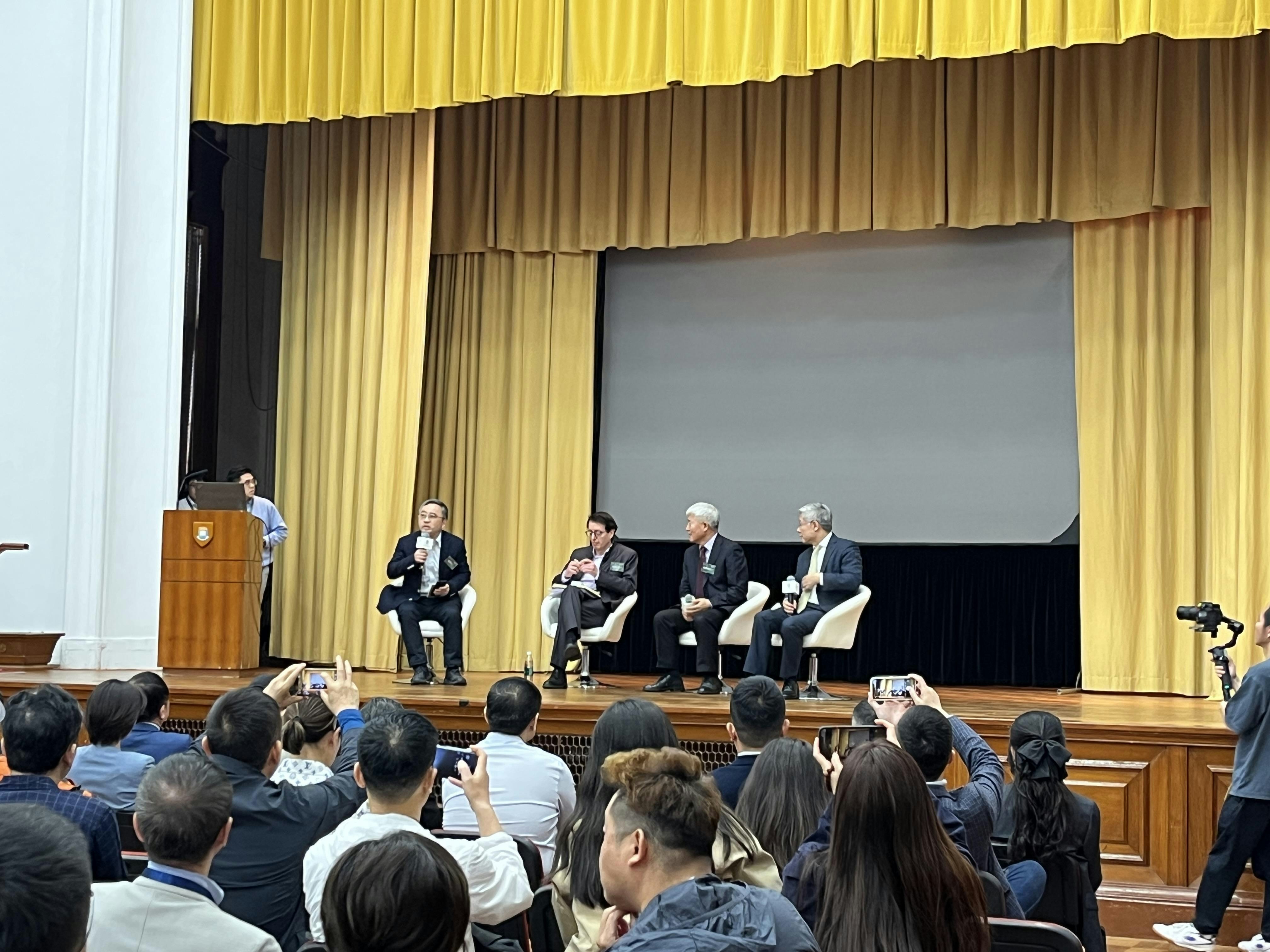 港大中國商業學院「2025未來趨勢論壇」 談中美之戰洞悉時代趨勢