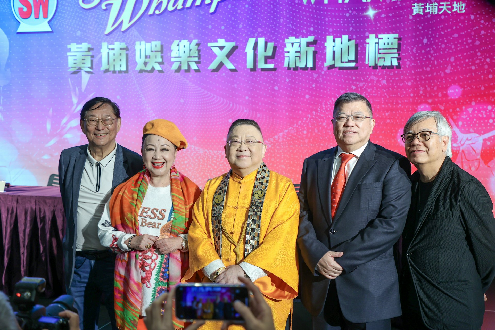 李居明稱明年電影業很暢旺,對行業充滿信心。(葉志明攝) 李居明稱明年電影業很暢旺,對行業充滿信心。(葉志明攝)