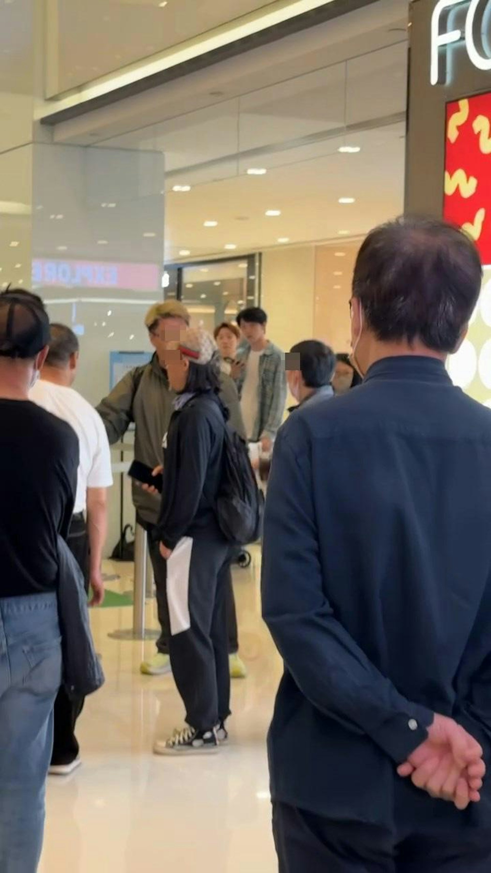 被問CHIIKAWA是什麼名字,短髮大媽衝出堅定地喊「卡哇痴(音近)」。(sandytcy/threads影片截圖) 被問CHIIKAWA是什麼名字,短髮大媽衝出堅定地喊「卡哇痴(音近)」。(sandytcy/threads影片截圖)