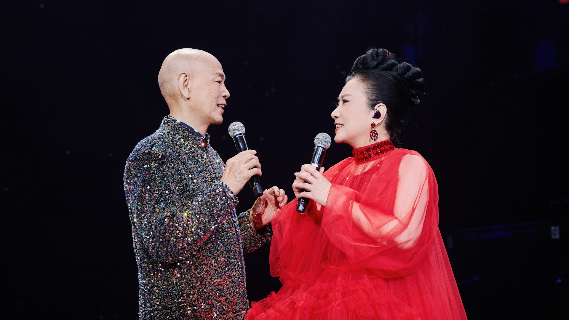 汪明荃澳門個唱羅家英曬恩愛 同觀眾講全身衫褲鞋都係老婆送 汪明荃澳門個唱羅家英曬恩愛 同觀眾講全身衫褲鞋都係老婆送