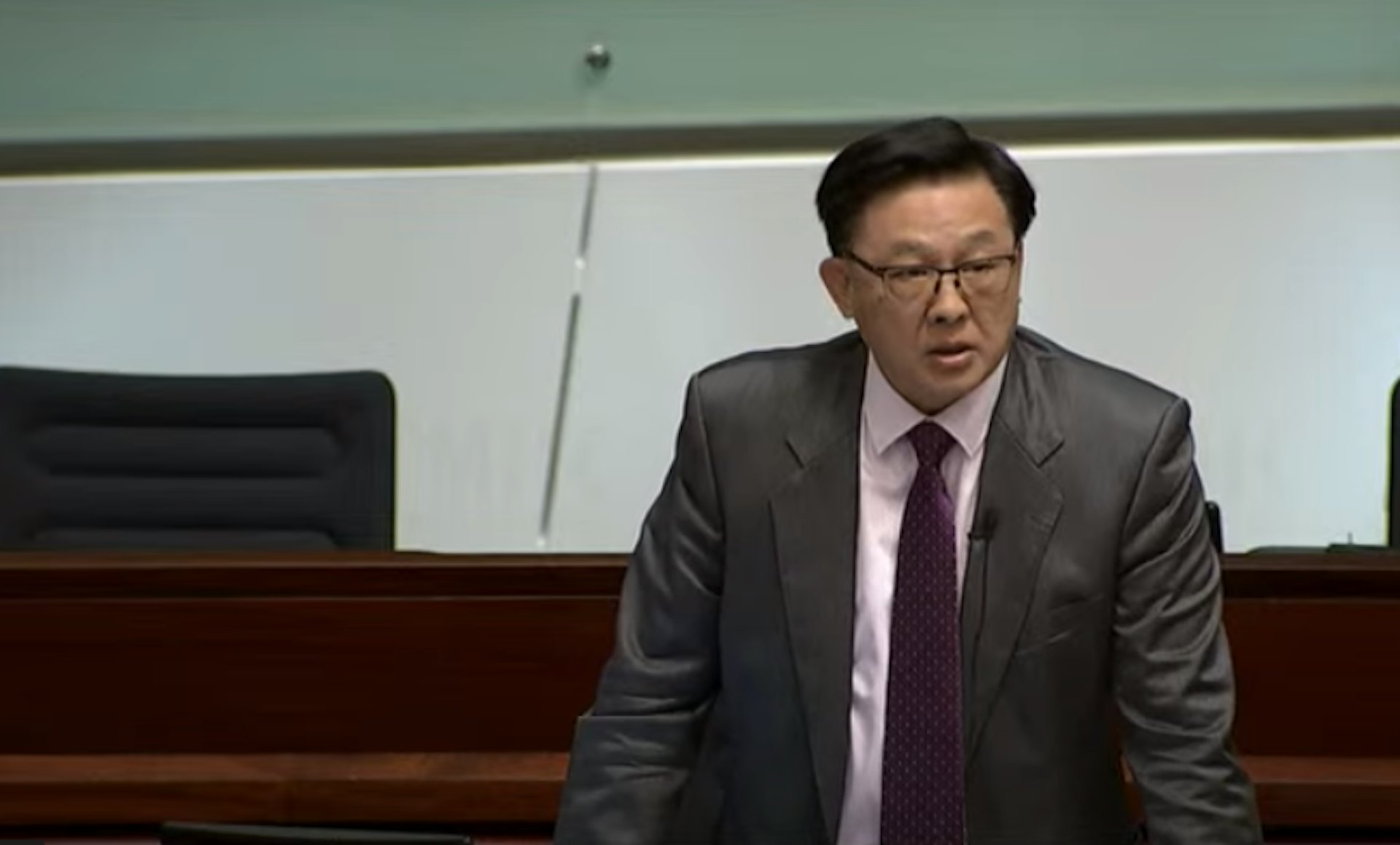 何君堯表明不支持本年度預算案(立法會直播截圖) 何君堯表明不支持本年度預算案(立法會直播截圖)