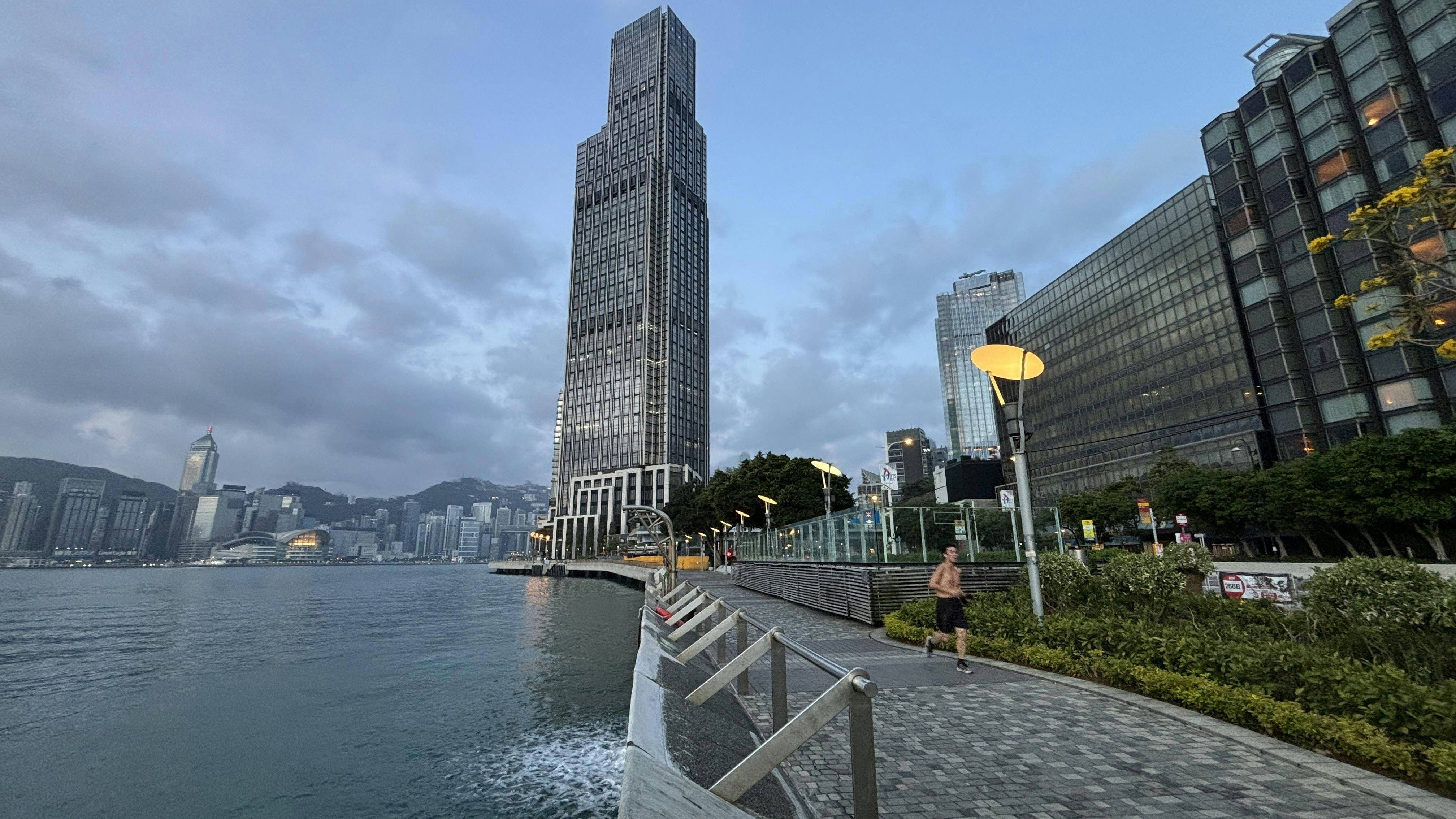 今雨薄霧 最高28度