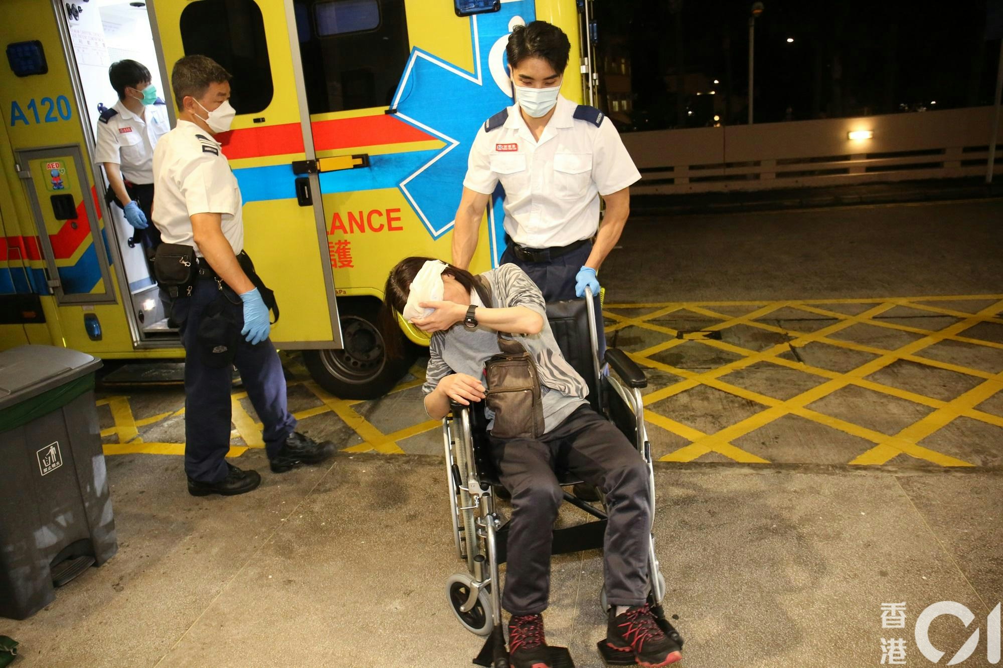 其中一名女傷者頭部受傷。(李家傑攝) 其中一名女傷者頭部受傷。(李家傑攝)