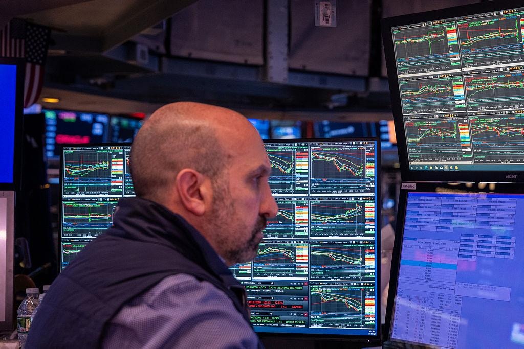 美股｜特朗普否認擬炒鮑威爾道指高收231點納指再破頂