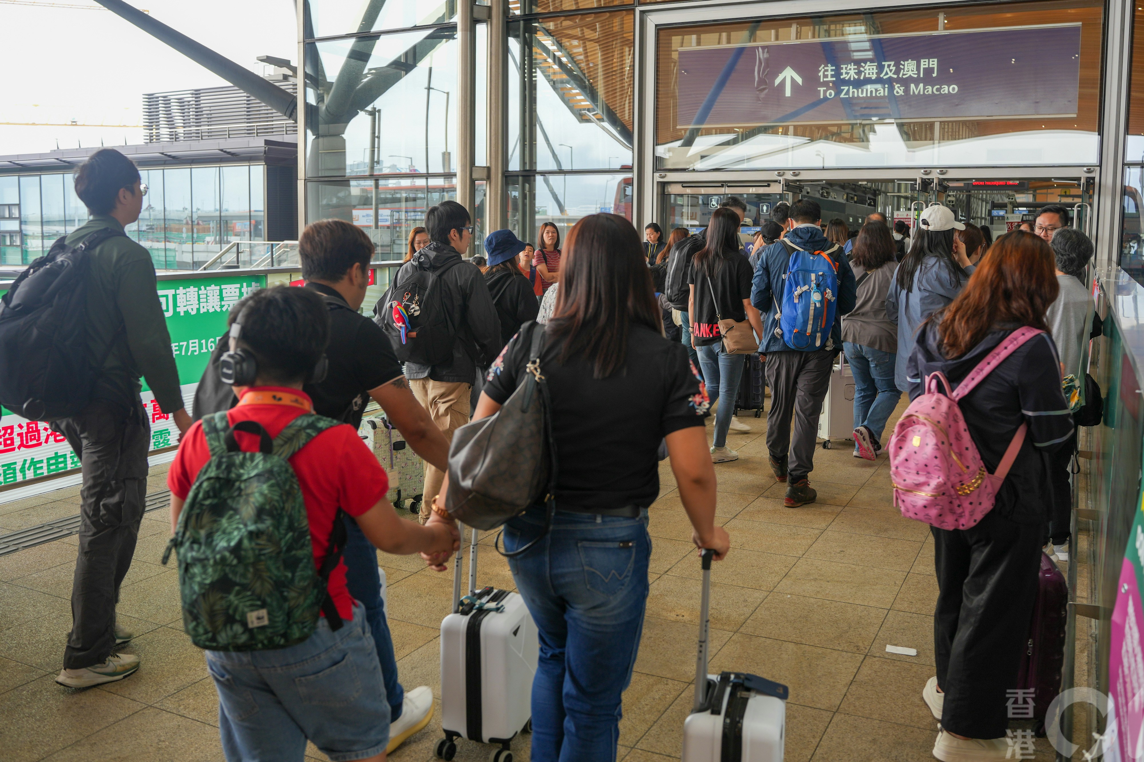 七一北上—運輸署料周六及下周二為出入境高峰 籲及早規劃出行