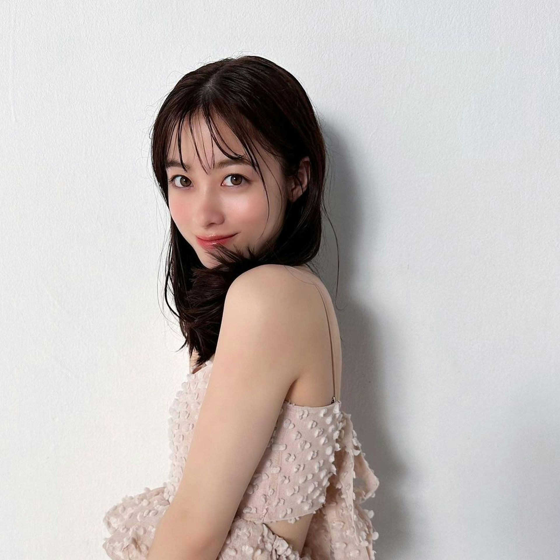 日本女星橋本環奈有「千年一遇美少女」的封號。（IG@kannahashimoto.mg）
