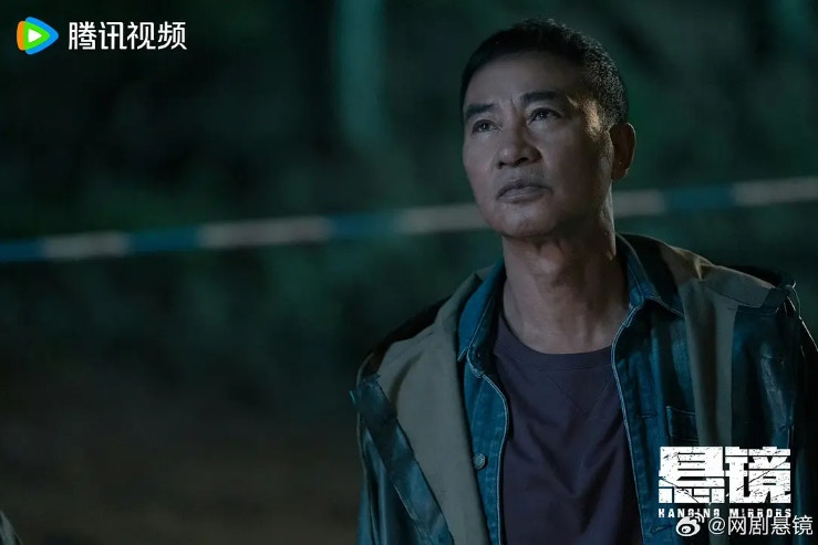 《懸鏡》不僅邀請了老戲骨任達華參演，而且演的還是雙男主之一的林國強。（《懸鏡》劇照）