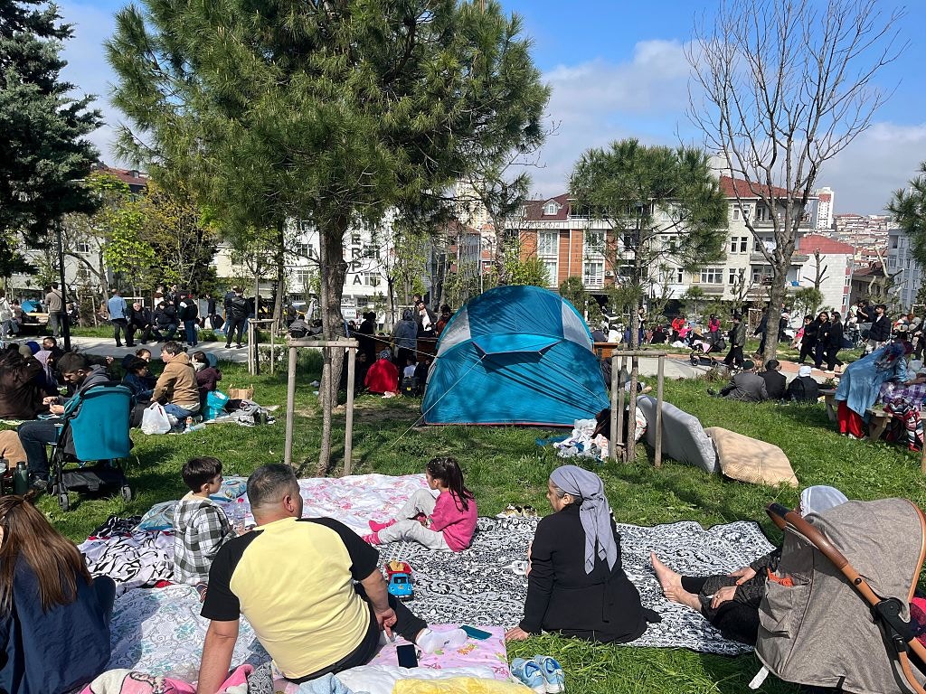 土耳其6.2級淺層地震據報1傷路透社：伊斯坦堡多棟建築物震動