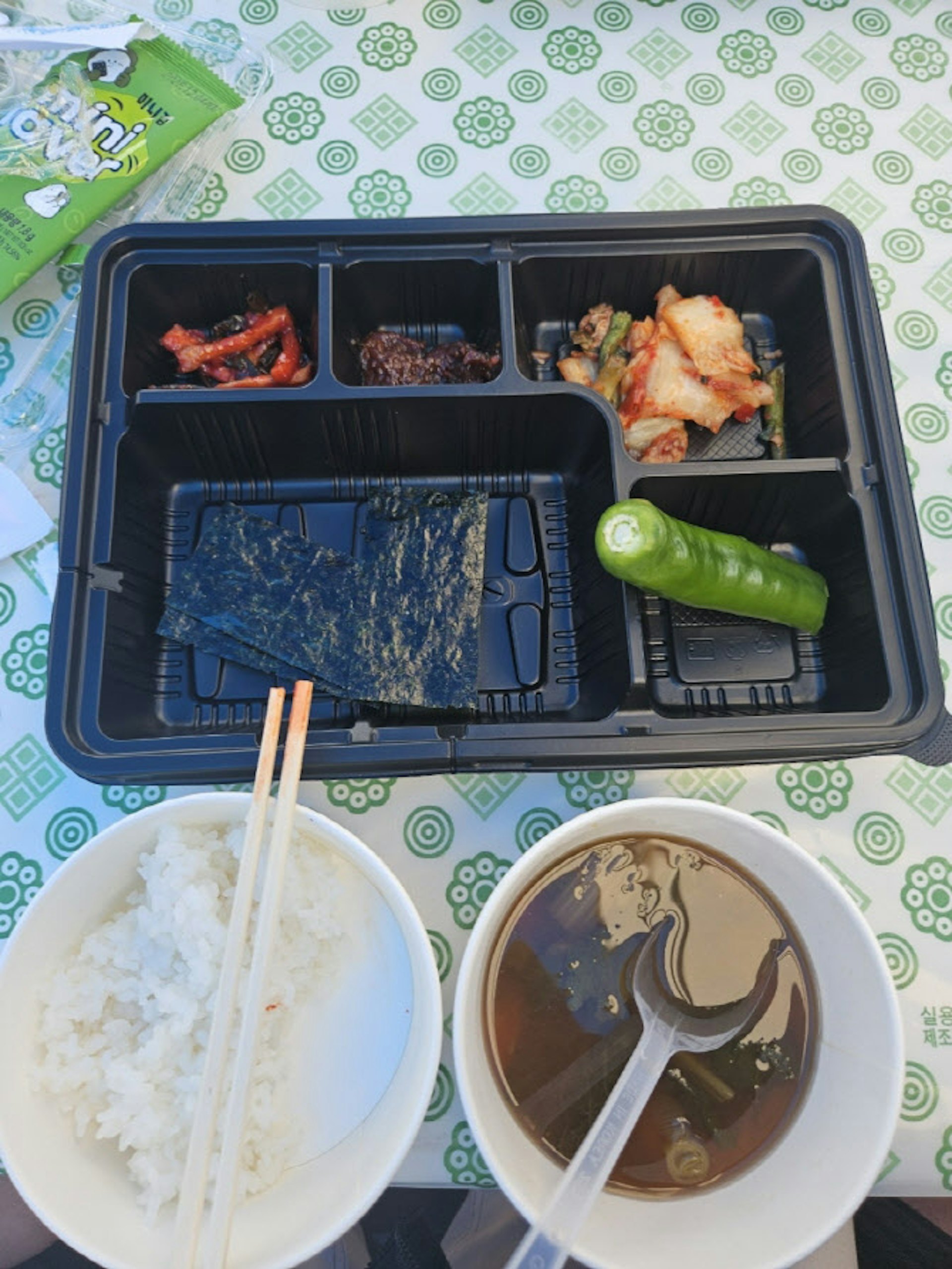 韓國一個殘疾人運動員的午餐飯盒引起爭議,據報每個飯盒價值12000韓圜(約65港元)。(x) 韓國一個殘疾人運動員的午餐飯盒引起爭議,據報每個飯盒價值12000韓圜(約65港元)。(x)
