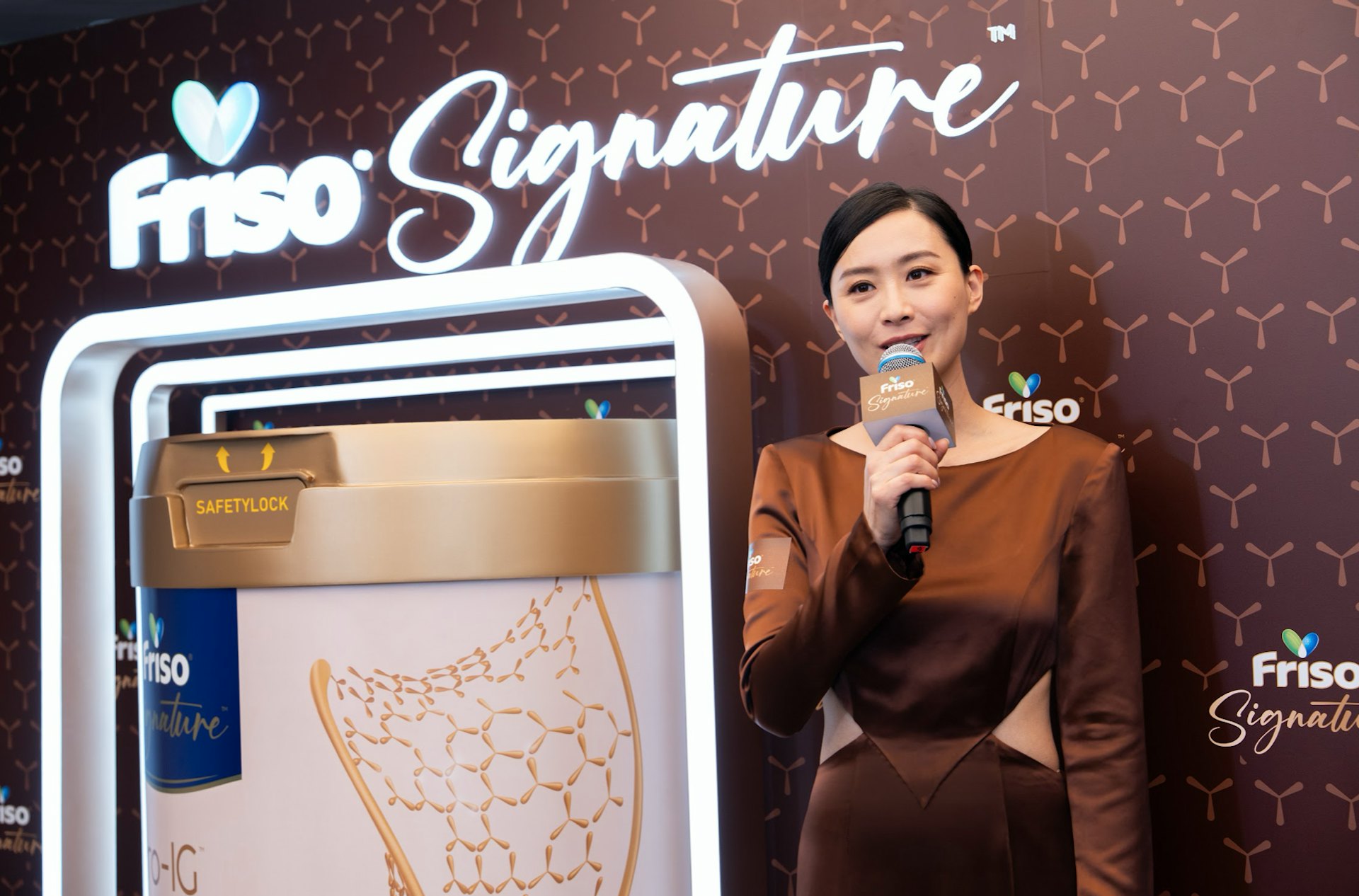 法拉出席荷蘭美素佳兒® FRISO® SIGNATURE™新聞發布會,大談育兒之道和親子時刻,並分享如何平衡家庭與事業。(資料圖片) 法拉出席荷蘭美素佳兒® FRISO® SIGNATURE™新聞發布會,大談育兒之道和親子時刻,並分享如何平衡家庭與事業。(資料圖片)