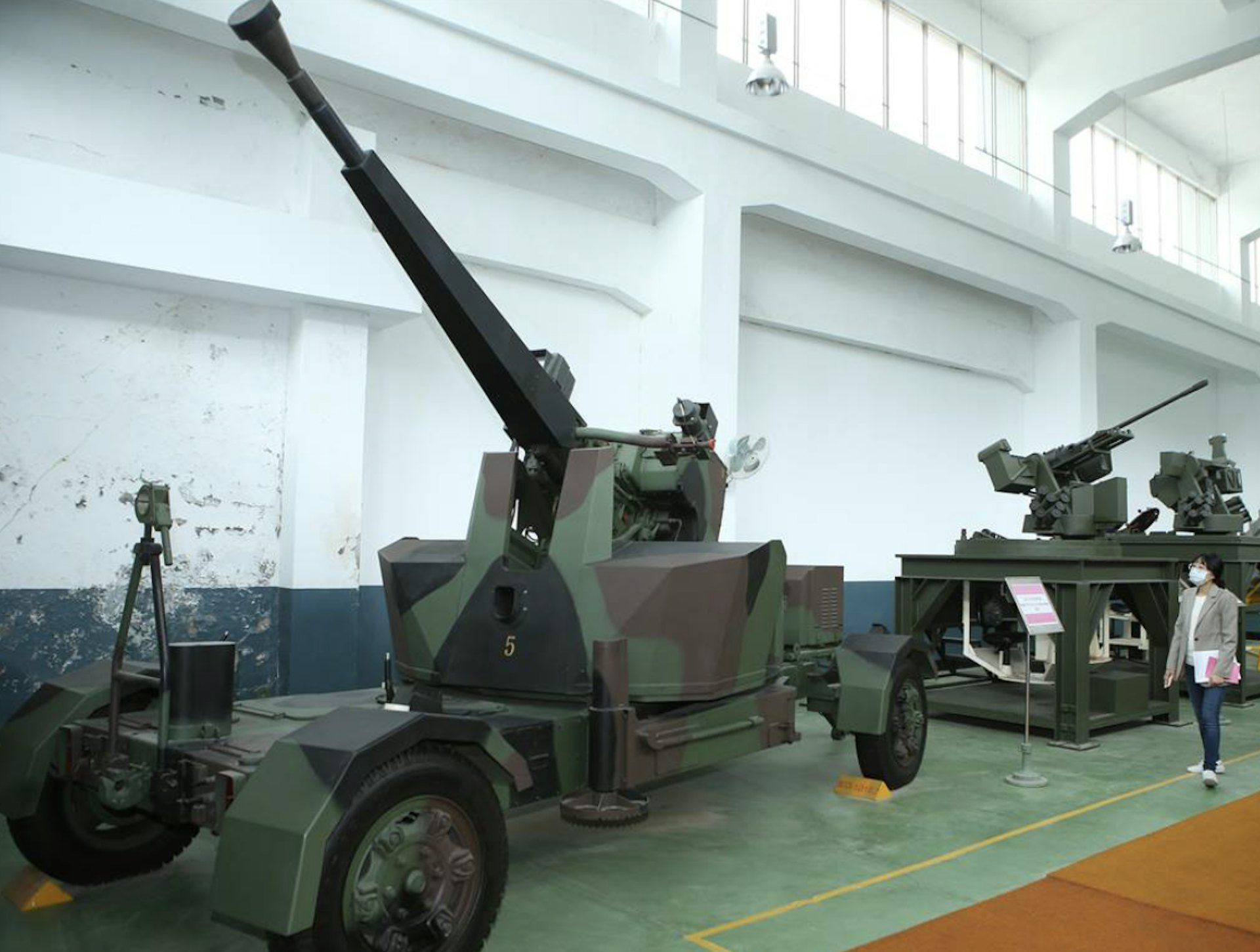 國防部港軍備局202廠內的兵器館。(翻攝中時電子報) 國防部港軍備局202廠內的兵器館。(翻攝中時電子報)