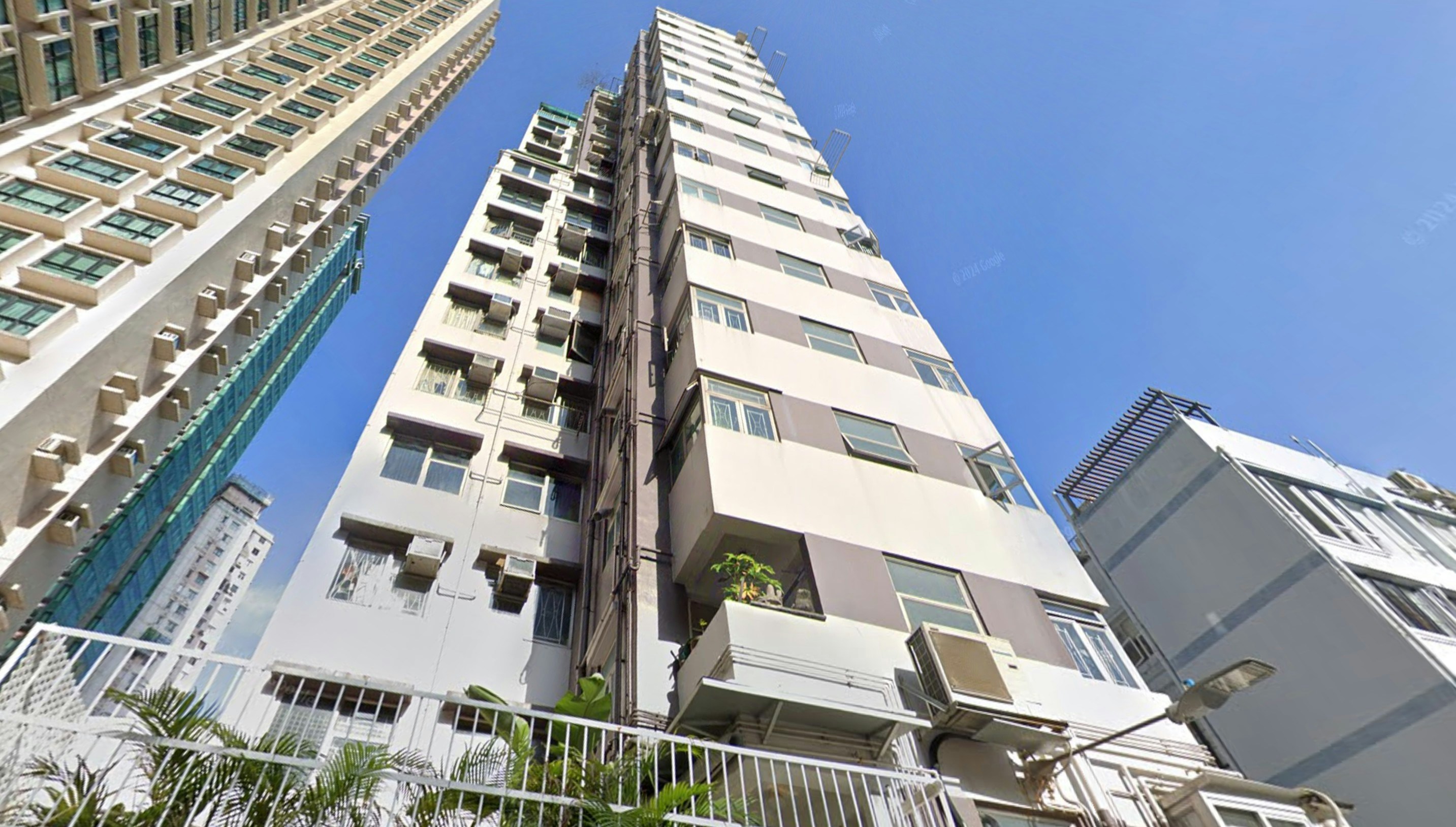 現場為中環鴨巴甸街41至49號金豪大廈。（Google Map街照截圖）