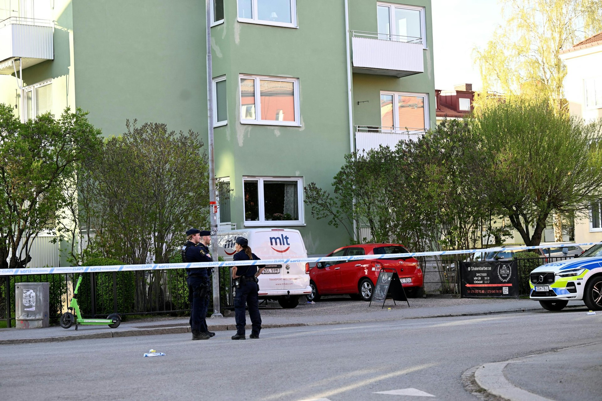 圖為2025年4月29日,瑞典城市烏普薩拉(Uppsala)發生槍擊案,大批警員接報抵達現場。 (TT News Agency/Fredrik Sandberg via REUTERS) 圖為2025年4月29日,瑞典城市烏普薩拉(Uppsala)發生槍擊案,大批警員接報抵達現場。 (TT News Agency/Fredrik Sandberg via REUTERS)