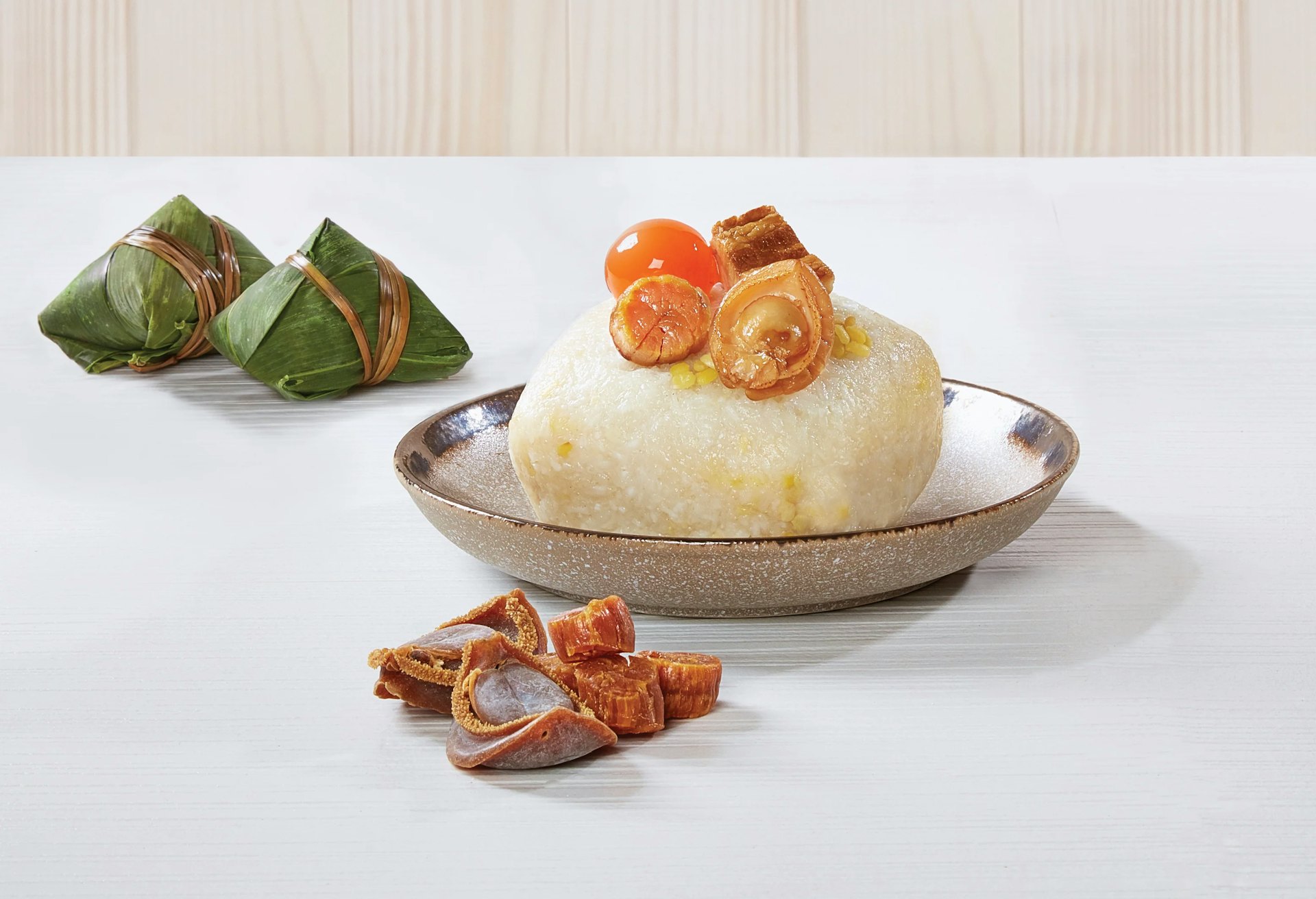 鴻福堂 — 原隻鮑魚瑤柱豚肉裹蒸糉$130(官方圖片) 鴻福堂 — 原隻鮑魚瑤柱豚肉裹蒸糉$130(官方圖片)