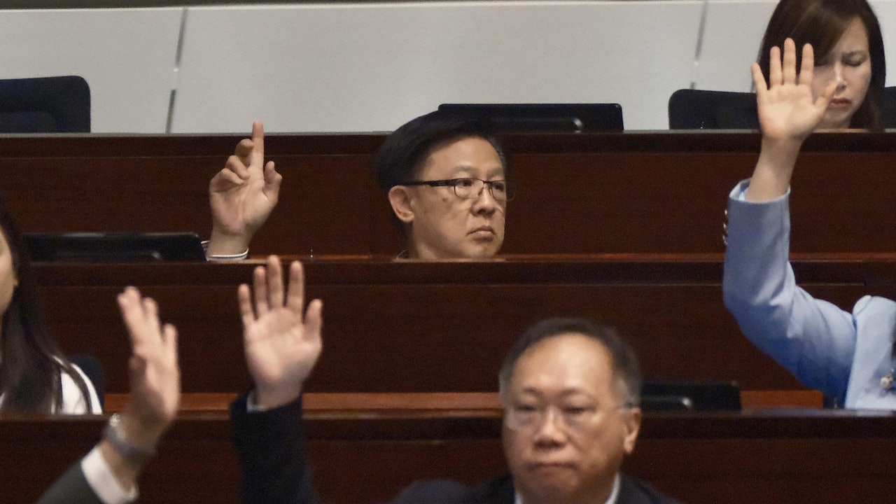 何君堯預算案轉軚不投反對 張欣宇無舉手贊成:反映市民沮喪觀感