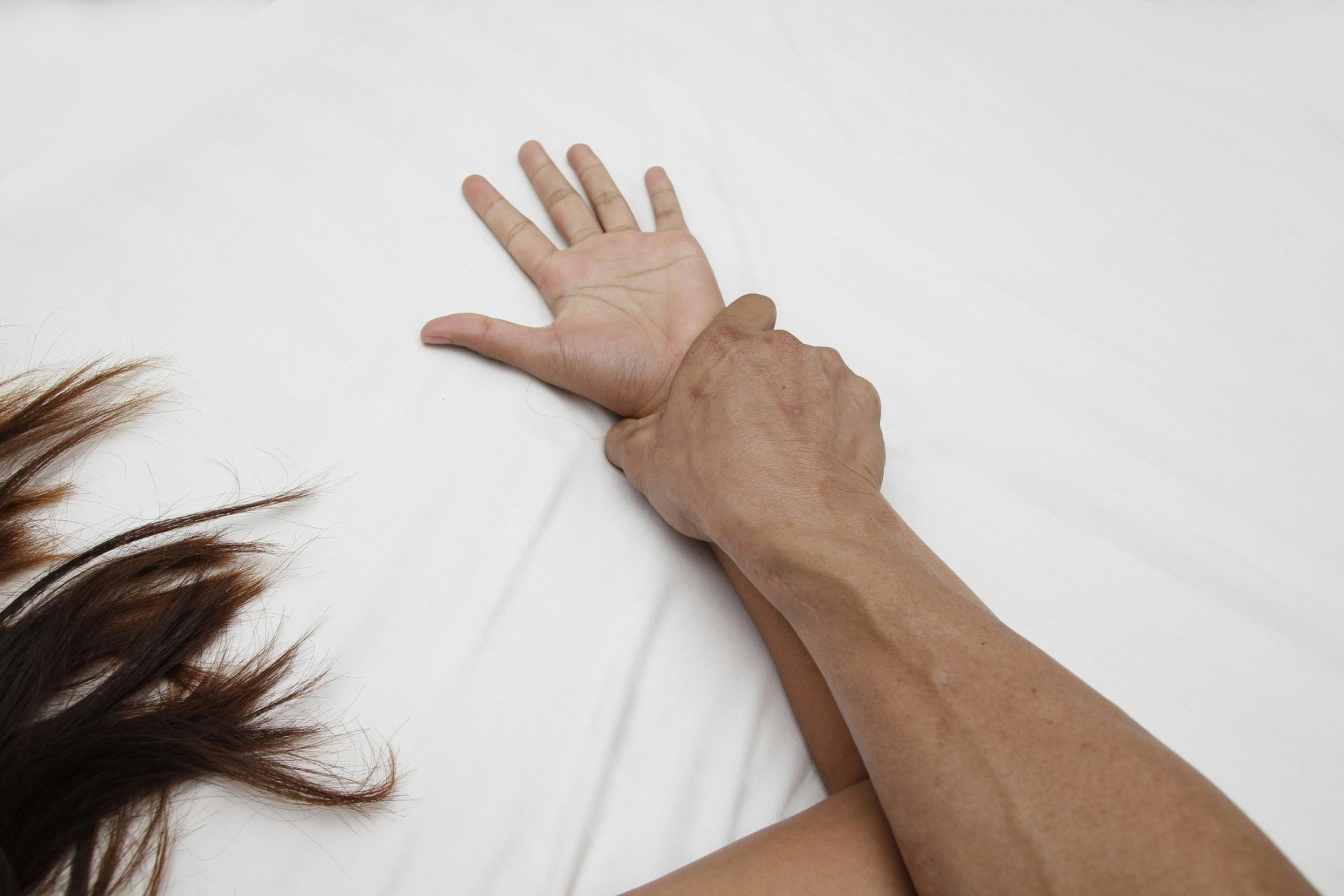 劉男15年來誘騙5名女信徒性交「扭轉因果」,發生關係多達58次。(示意圖/gettyimages) 劉男15年來誘騙5名女信徒性交「扭轉因果」,發生關係多達58次。(示意圖/gettyimages)