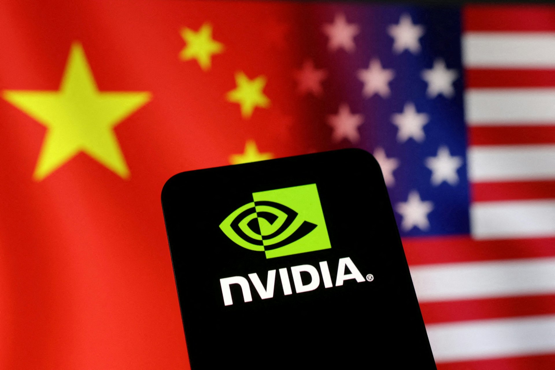 這張於2025年1月29日拍攝的插圖中,可以看到英偉達(Nvidia)標誌以及美國和中國國旗。(Reuters) 這張於2025年1月29日拍攝的插圖中,可以看到英偉達(Nvidia)標誌以及美國和中國國旗。(Reuters)
