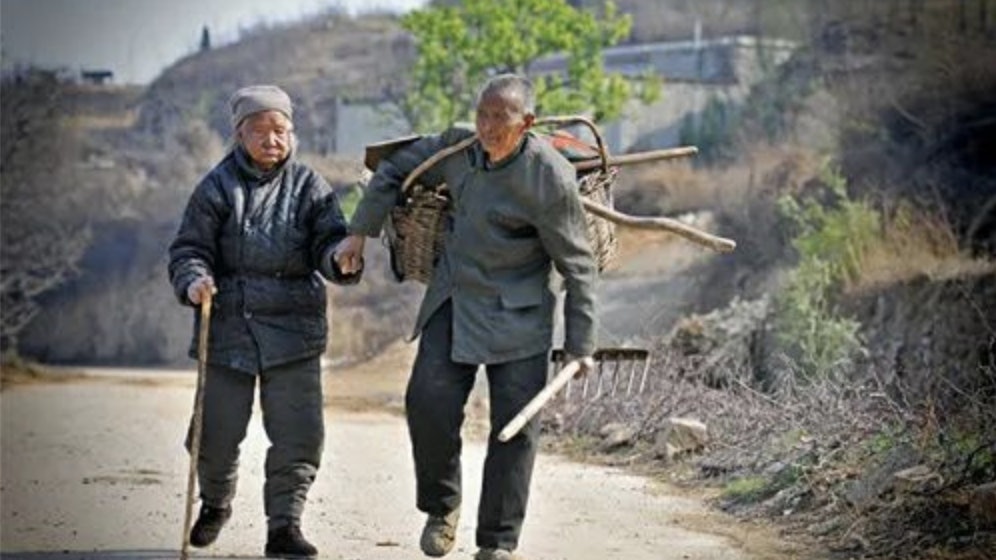 中美關稅戰開打提高農村老人養老金促進消費是最佳手段?