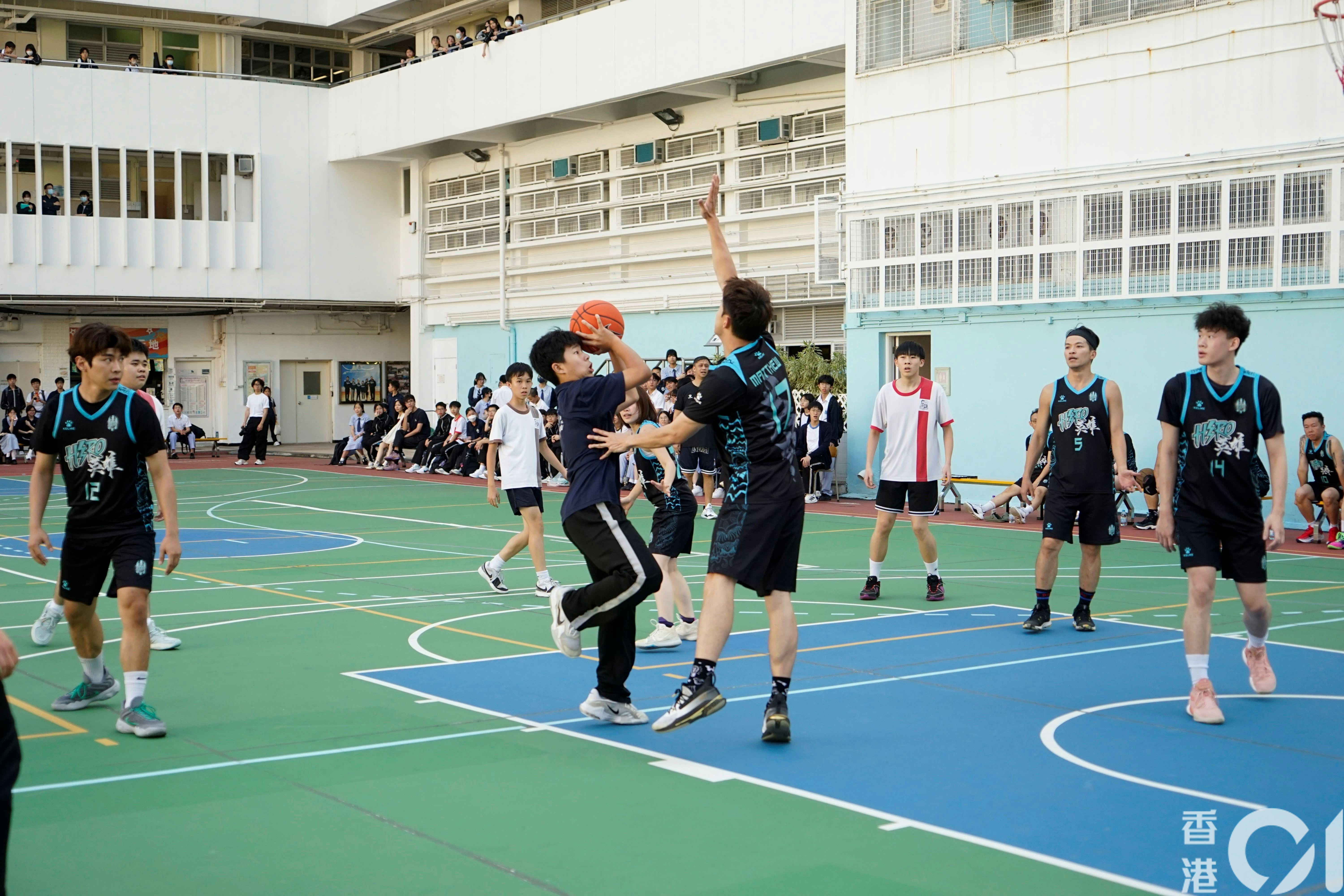 協和書院A Grade 男子高級組隊員與HERO明星籃球隊進行友誼賽。（盧勁揚攝）