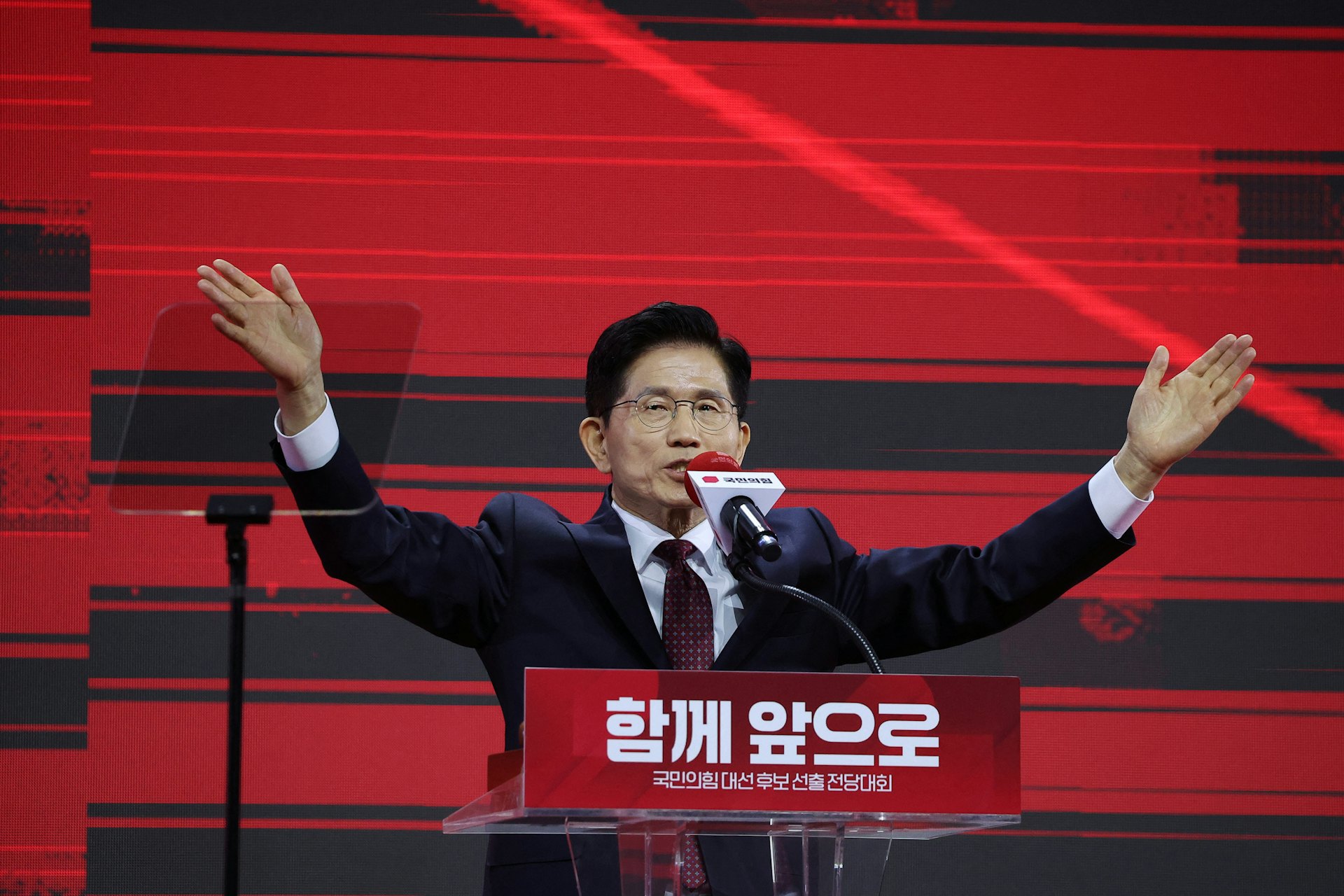 2025年5月3日,韓國前雇傭勞動部長官金文洙,當選執政國民力量黨總統候選人。(Reuters) 2025年5月3日,韓國前雇傭勞動部長官金文洙,當選執政國民力量黨總統候選人。(Reuters)