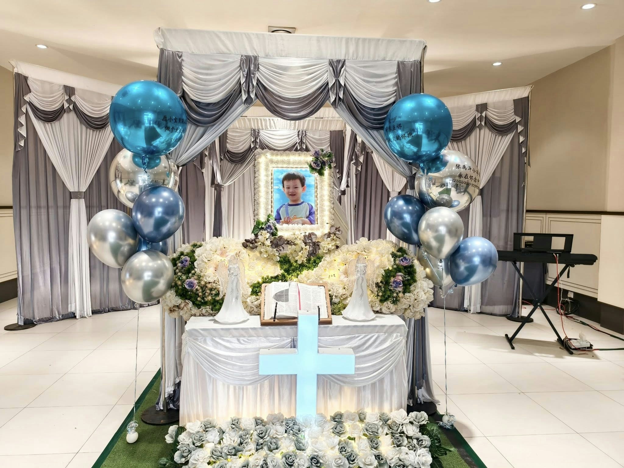 男童父母和其他家屬難以接受死訊,而慘劇發生後,家屬已為男童舉行喪葬儀式。(網上圖片) 男童父母和其他家屬難以接受死訊,而慘劇發生後,家屬已為男童舉行喪葬儀式。(網上圖片)