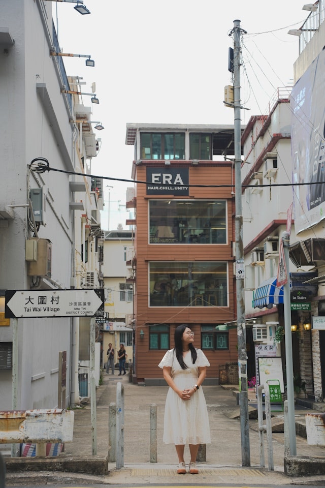 五一黃金周期間大量內地旅客訪港，位於沙田大圍、擁有四百多年歷史的圍村積存圍冷門景點，近日成為《小紅書》推薦的旅遊打卡熱點，有內地網民譽為「港版小京都」 。（黃浩謙攝）