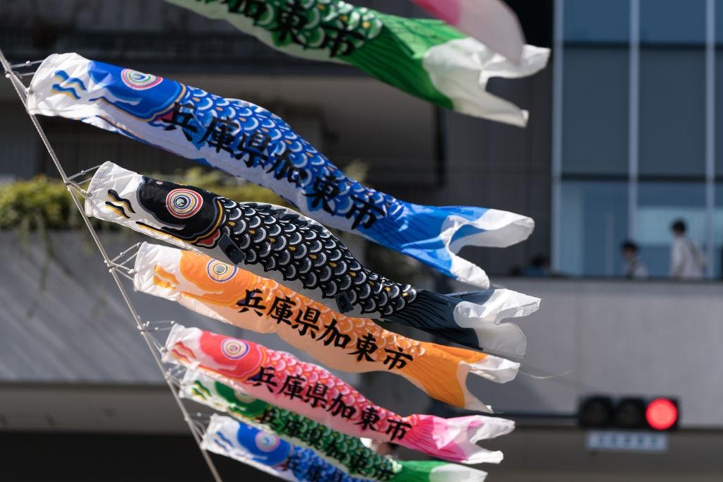 2023年5月2日，日本東京，圖為日本兒童節前夕，東京晴空塔附近懸掛鯉魚旗以示慶祝。（Getty）