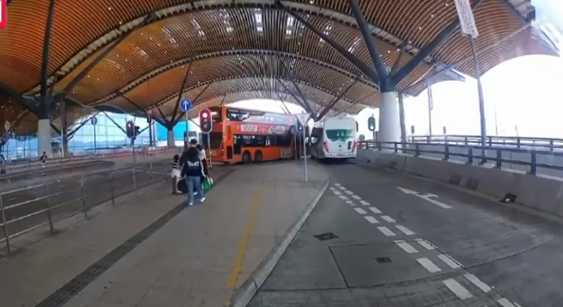 網上流傳車cam片段。(Chan Ming /車cam L(香港群組)) 網上流傳車cam片段。(Chan Ming /車cam L(香港群組))