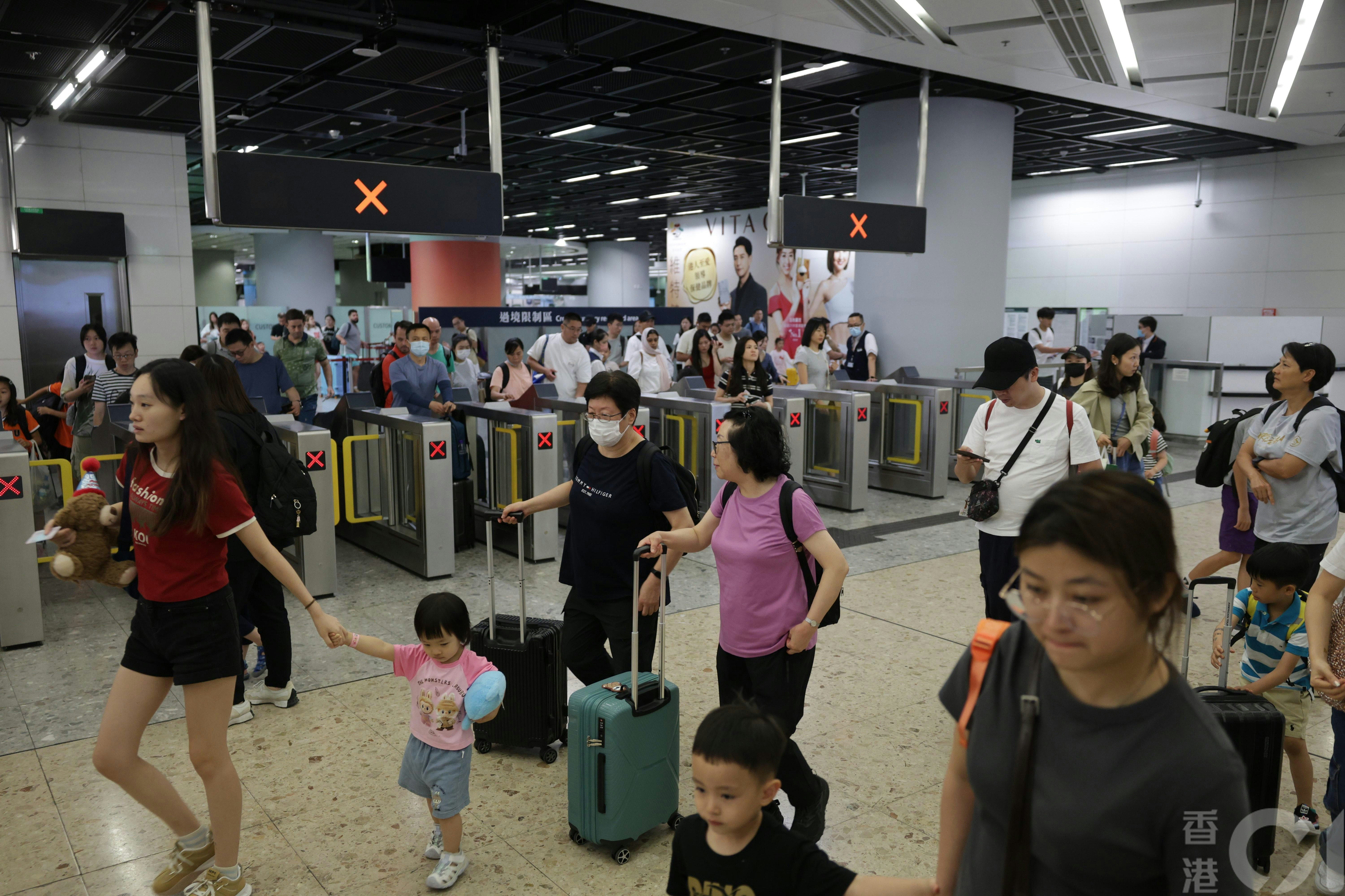 暑假逾1600萬人次港人外遊 八成人北上料外流消費力達111億港元