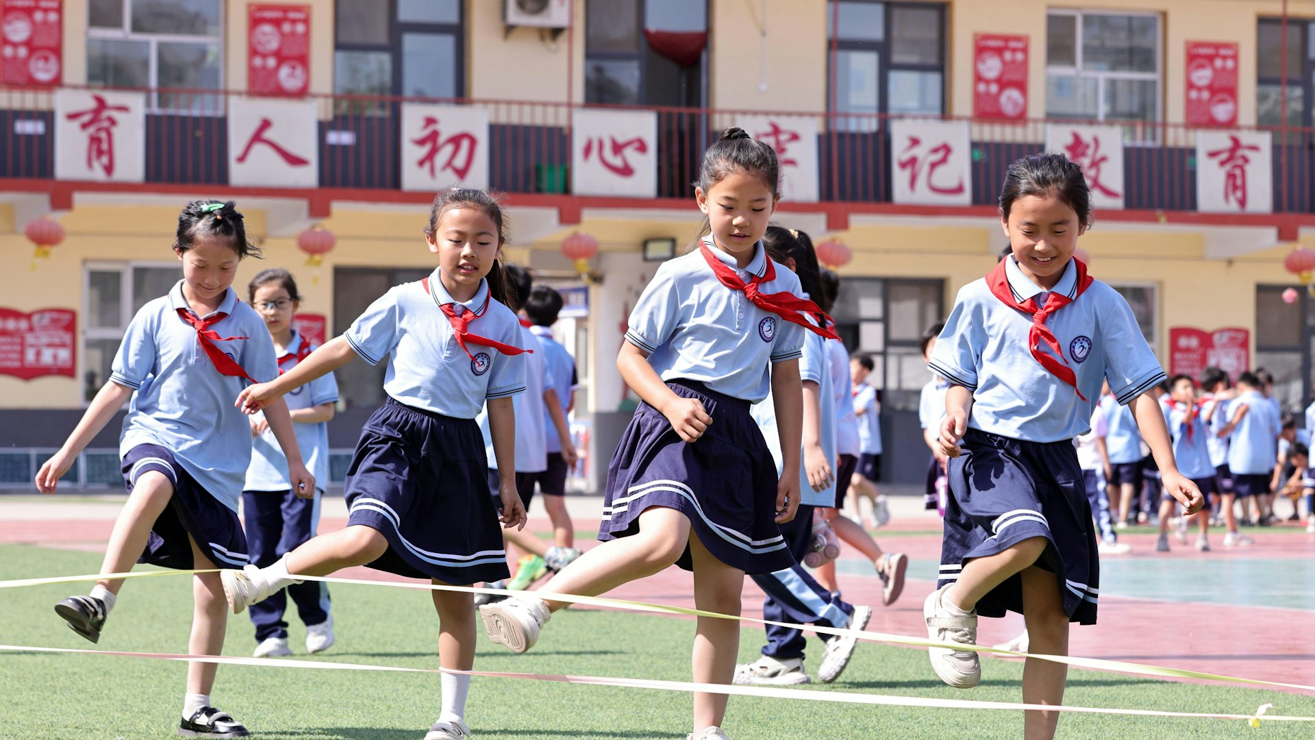 深圳8歲女童跳繩後腹部劇痛 一查卵巢囊腫扭成四圈如麻花 深圳8歲女童跳繩後腹部劇痛 一查卵巢囊腫扭成四圈如麻花