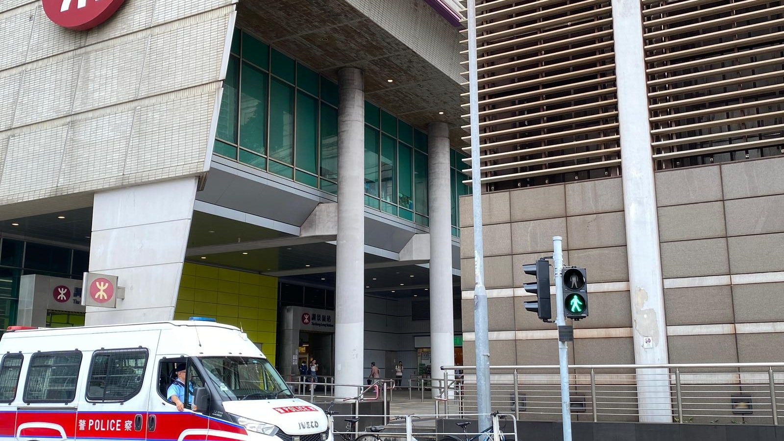 聾啞男子調景嶺港鐵站徘徊 警安排視像手語翻譯服務 助父子團聚 聾啞男子調景嶺港鐵站徘徊 警安排視像手語翻譯服務 助父子團聚